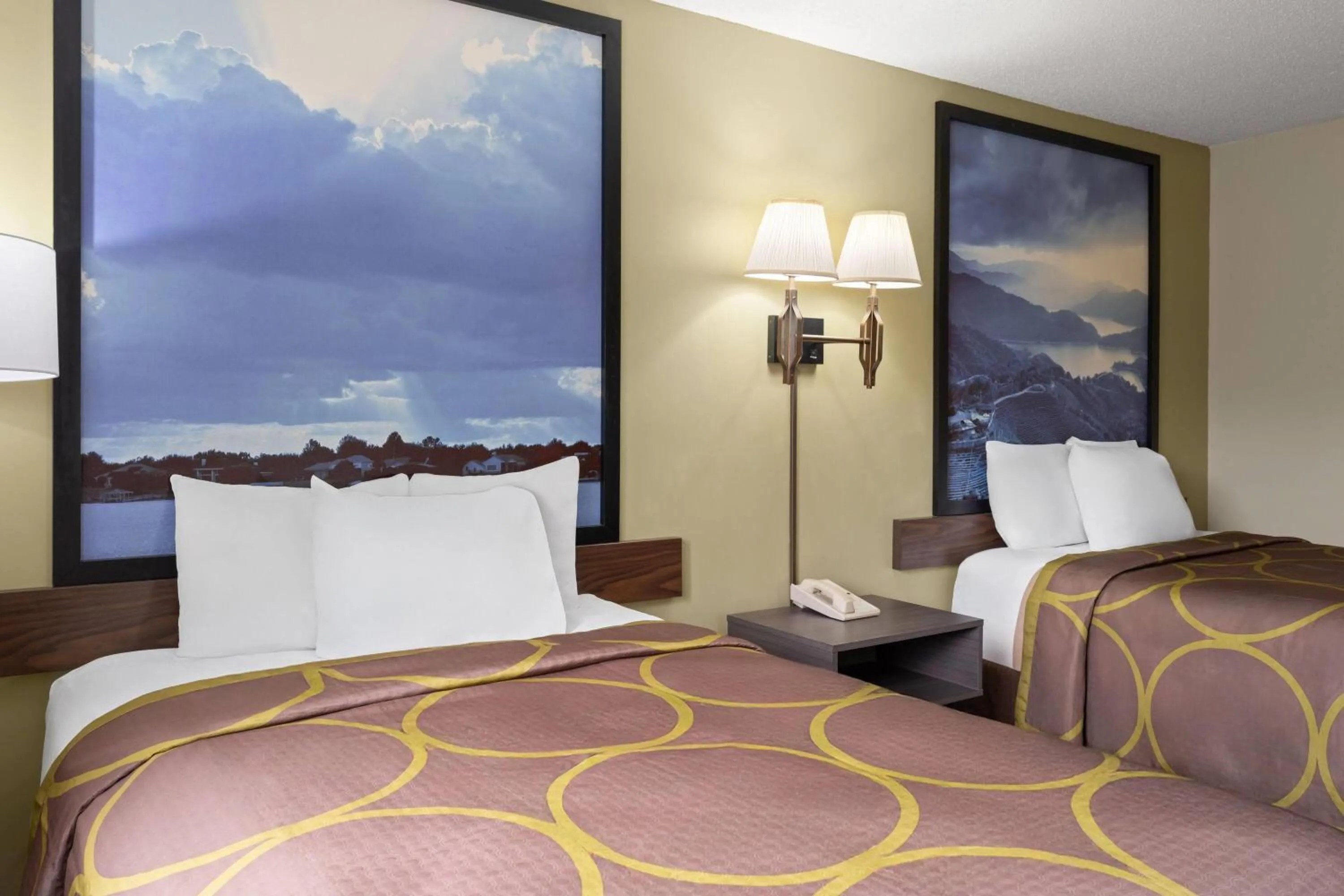 Photo of the whole room, Bed in Super 8 by Wyndham Hagerstown I-70