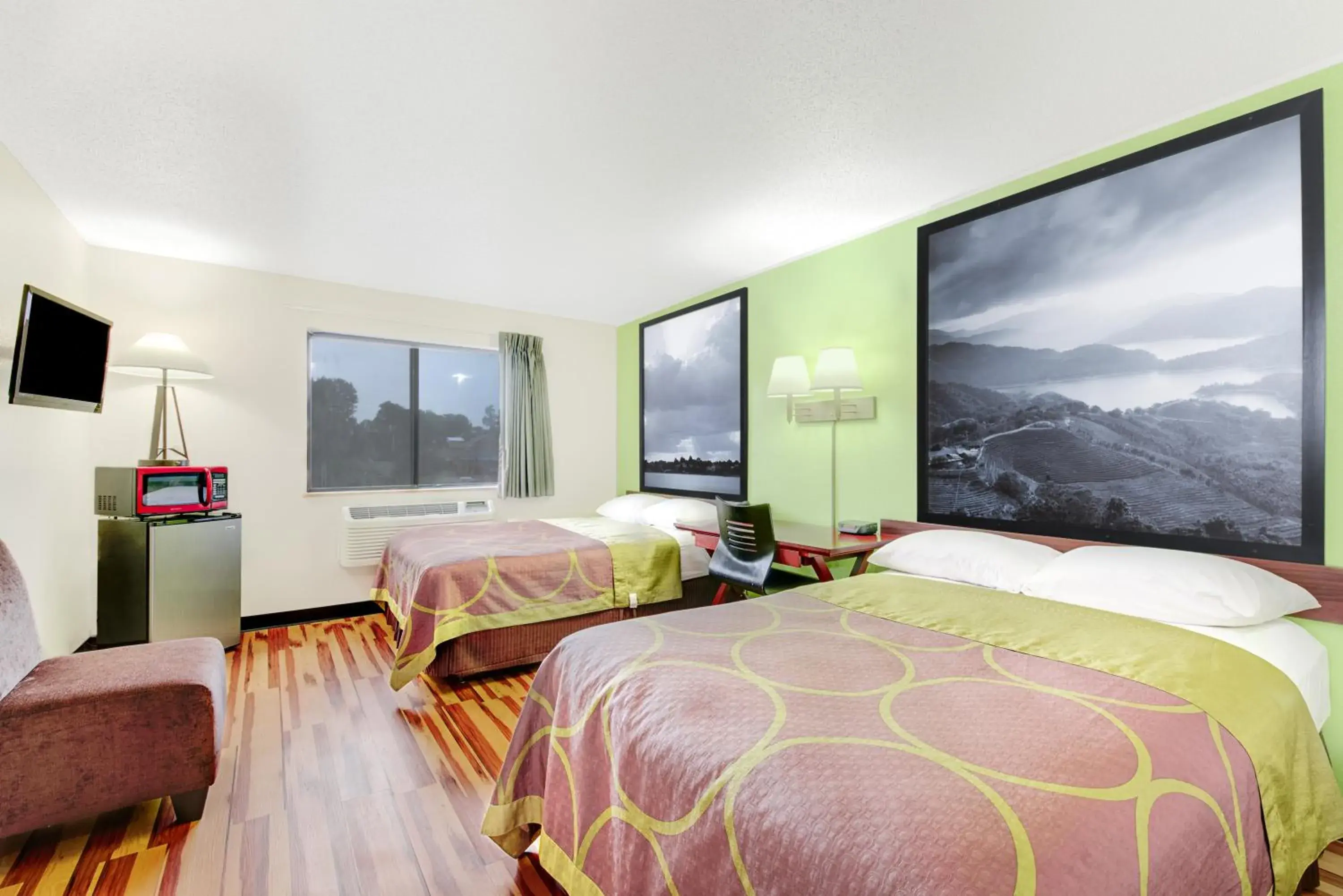 Photo of the whole room, Bed in Super 8 by Wyndham Hagerstown I-70 Photo of the whole room, Bed in Super 8 by Wyndham Hagerstown I-70