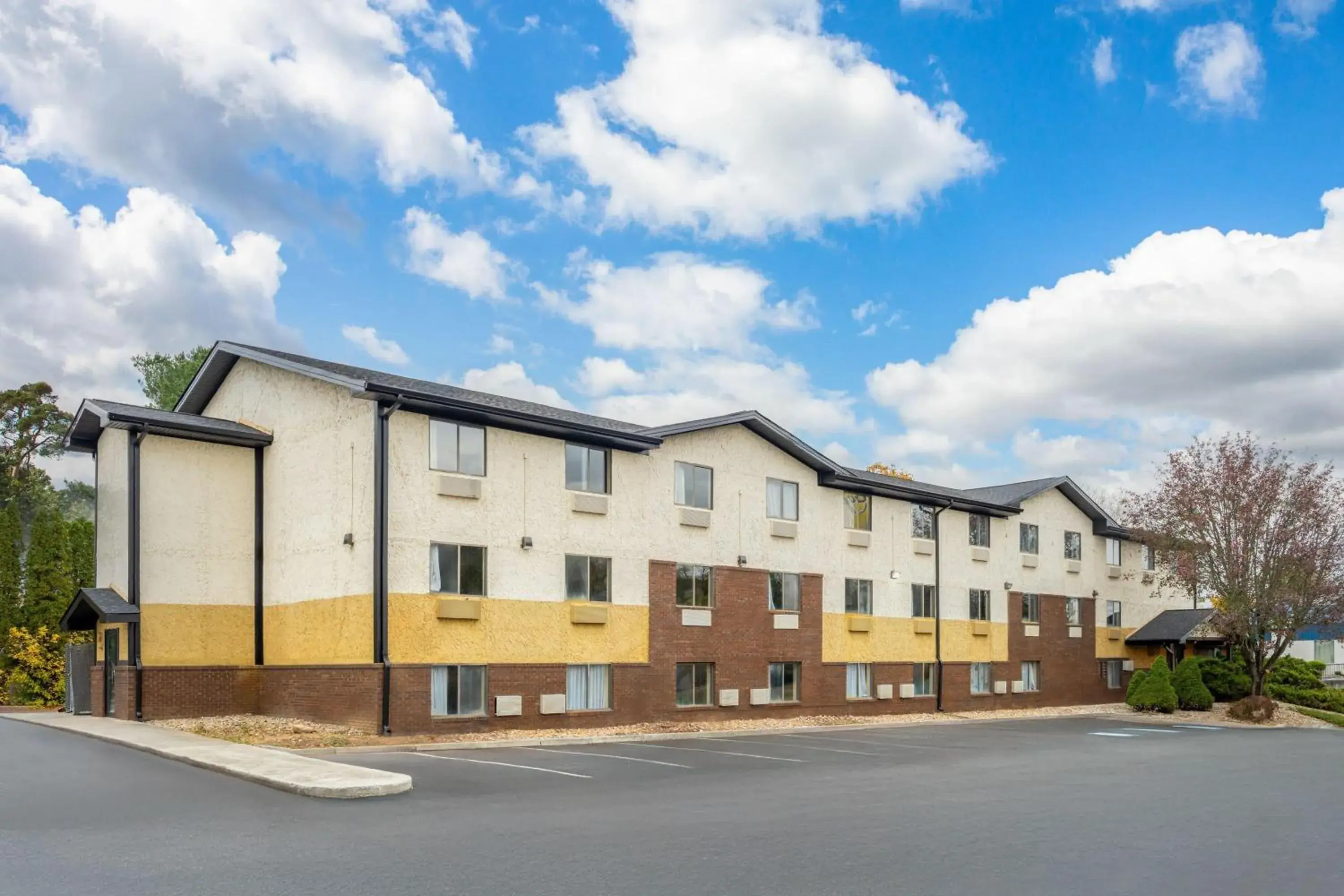 Property building in Super 8 by Wyndham Hagerstown I-70 Property building in Super 8 by Wyndham Hagerstown I-70