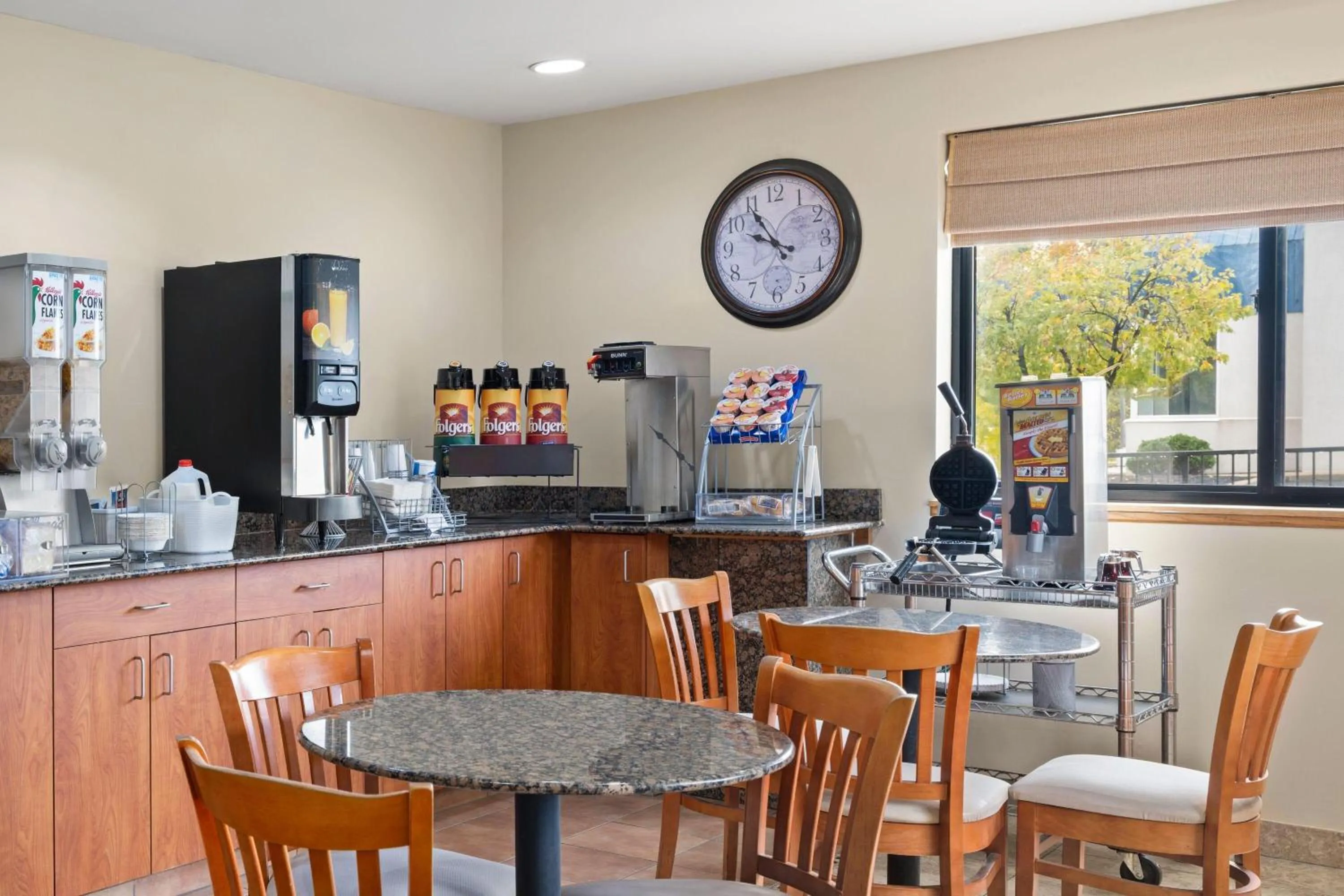 Breakfast in Super 8 by Wyndham Hagerstown I-70