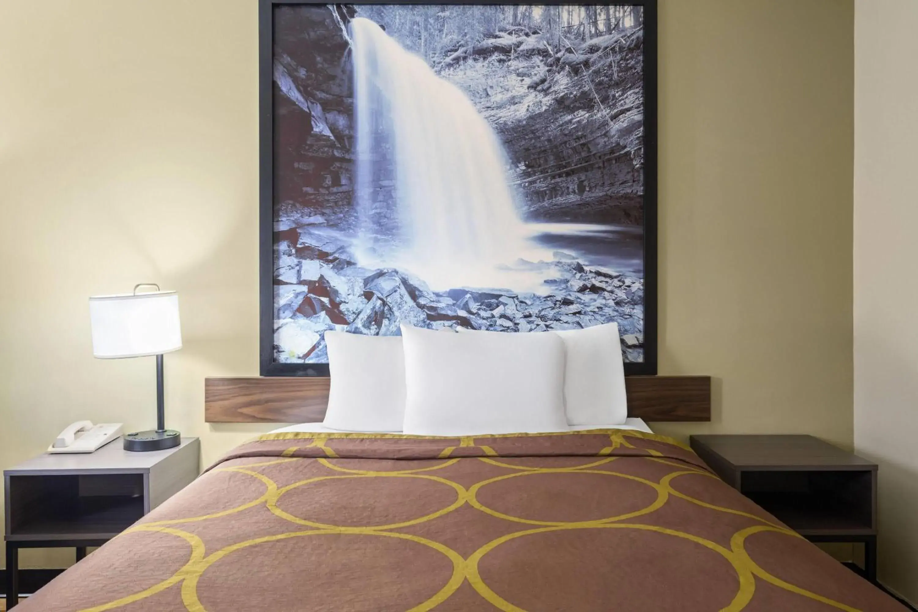 Photo of the whole room, Bed in Super 8 by Wyndham Hagerstown I-70 Photo of the whole room, Bed in Super 8 by Wyndham Hagerstown I-70