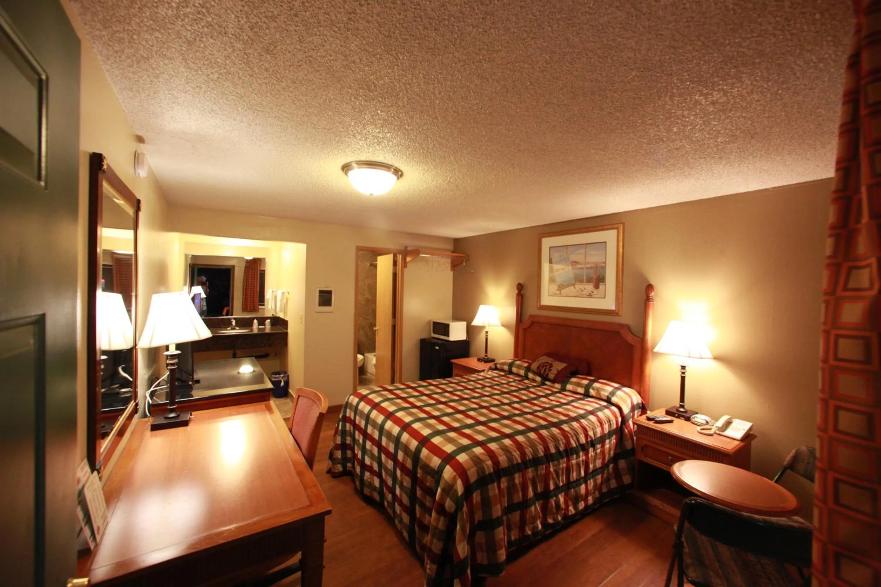 Photo of the whole room, Bed in Executive Motel