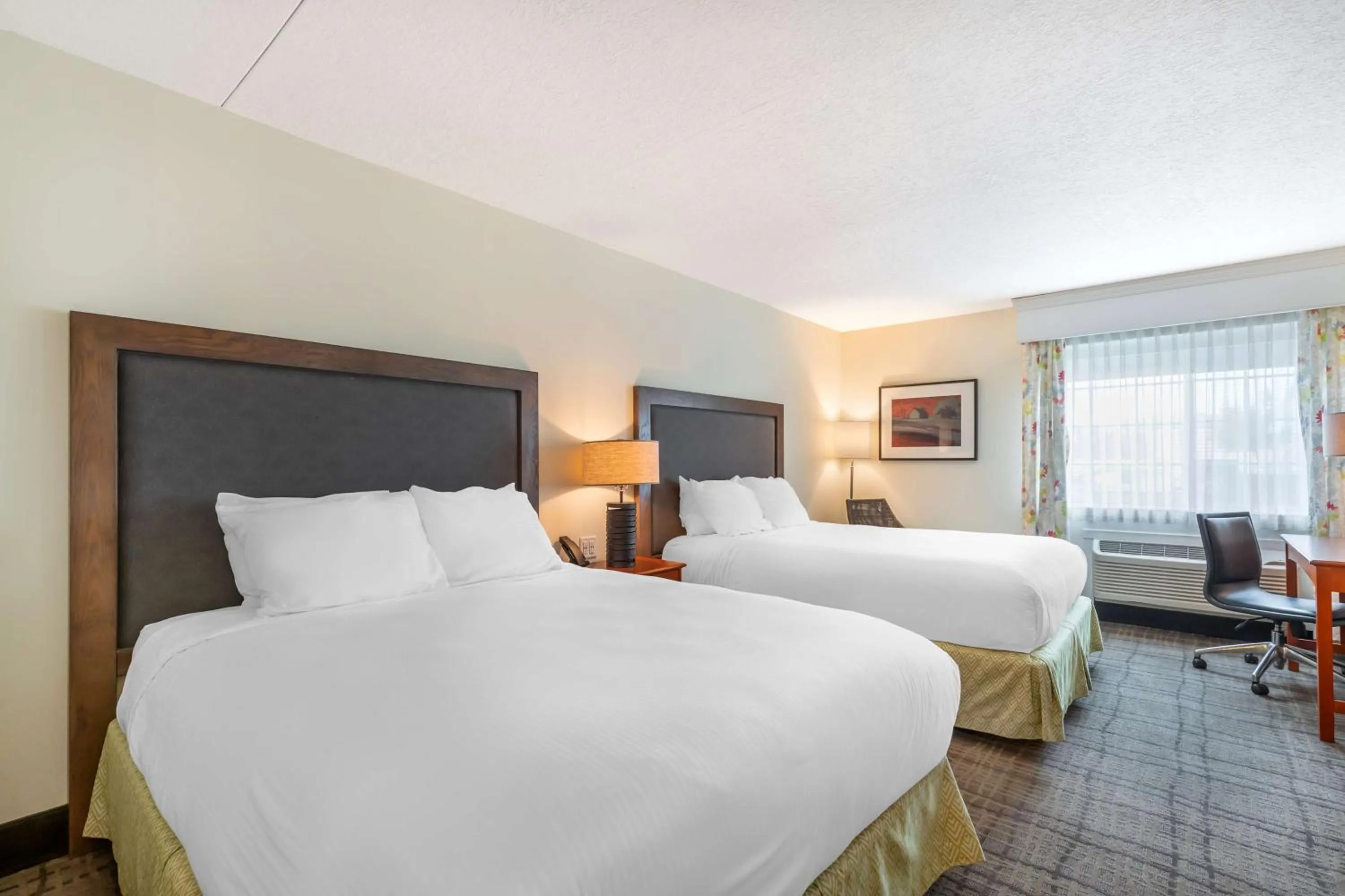 Bedroom, Bed in Best Western Plus University Park Inn & Suites