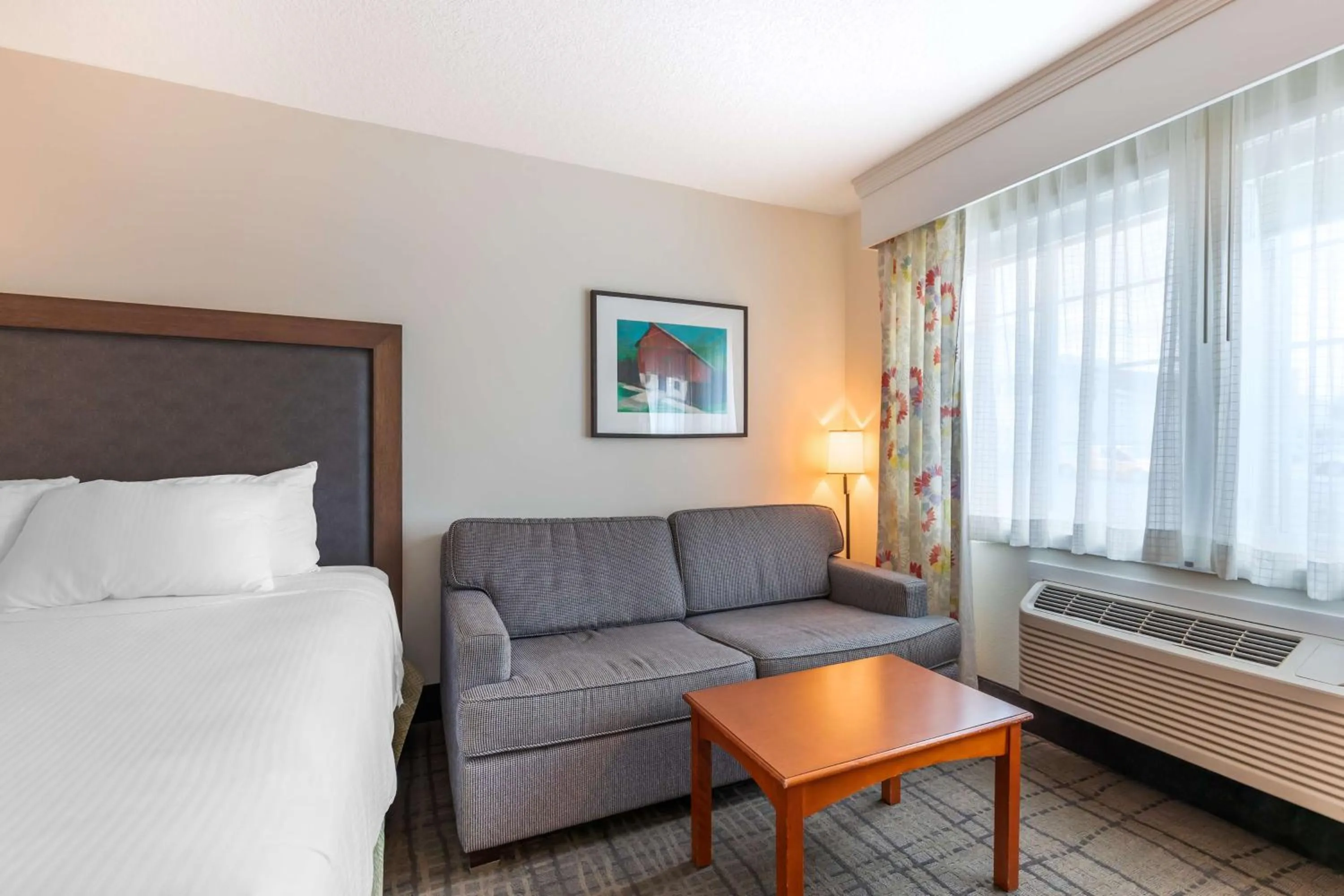 Bedroom, Bed in Best Western Plus University Park Inn & Suites