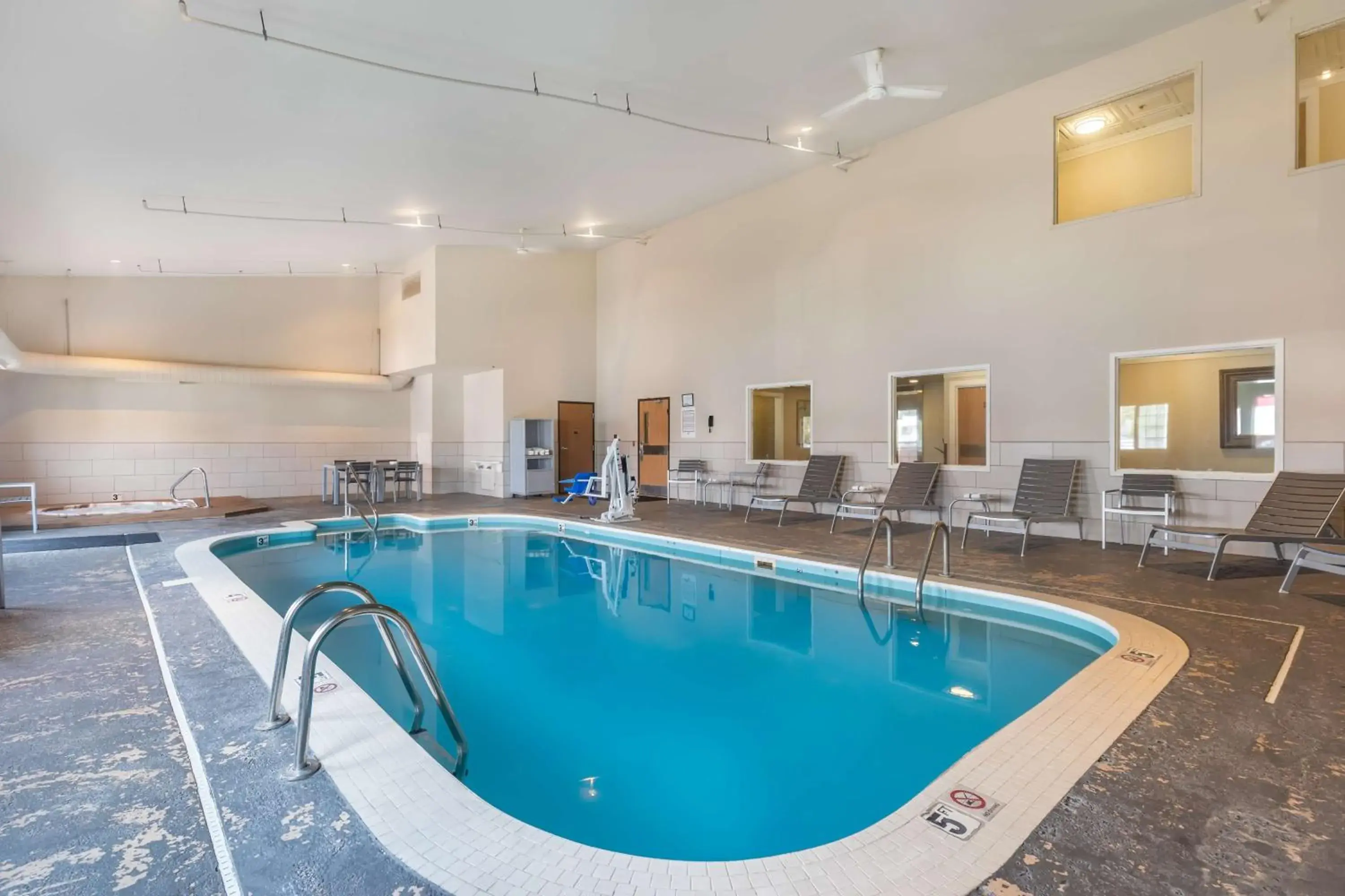Pool view in Best Western Plus University Park Inn & Suites Pool view in Best Western Plus University Park Inn & Suites