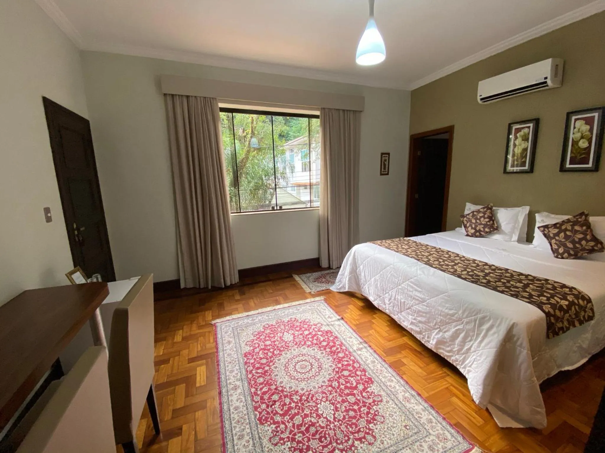 TV and multimedia, Bed in Princesa Isabel Pousada e Hotel – Dom Pedro