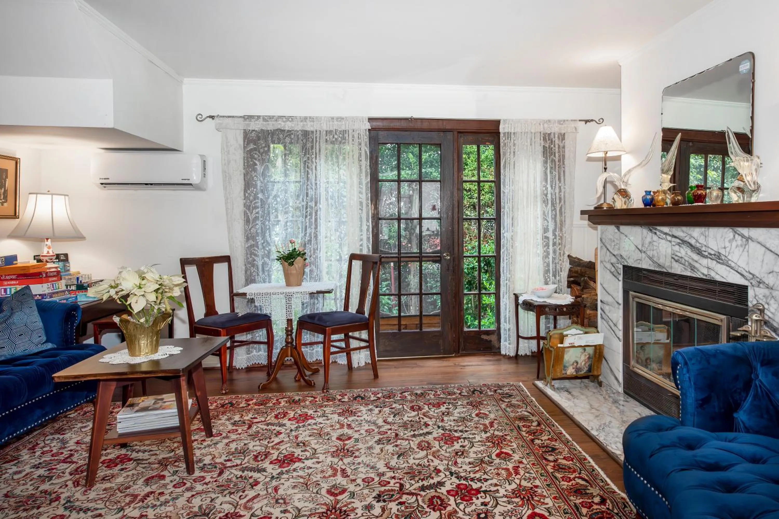 Living room in Bath Street Inn