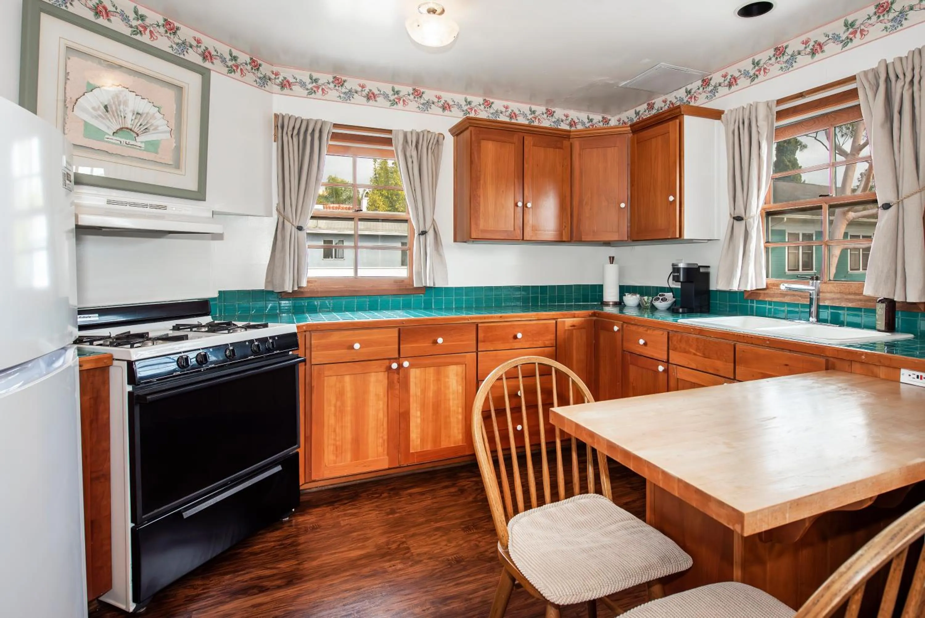 Kitchen or kitchenette in Bath Street Inn