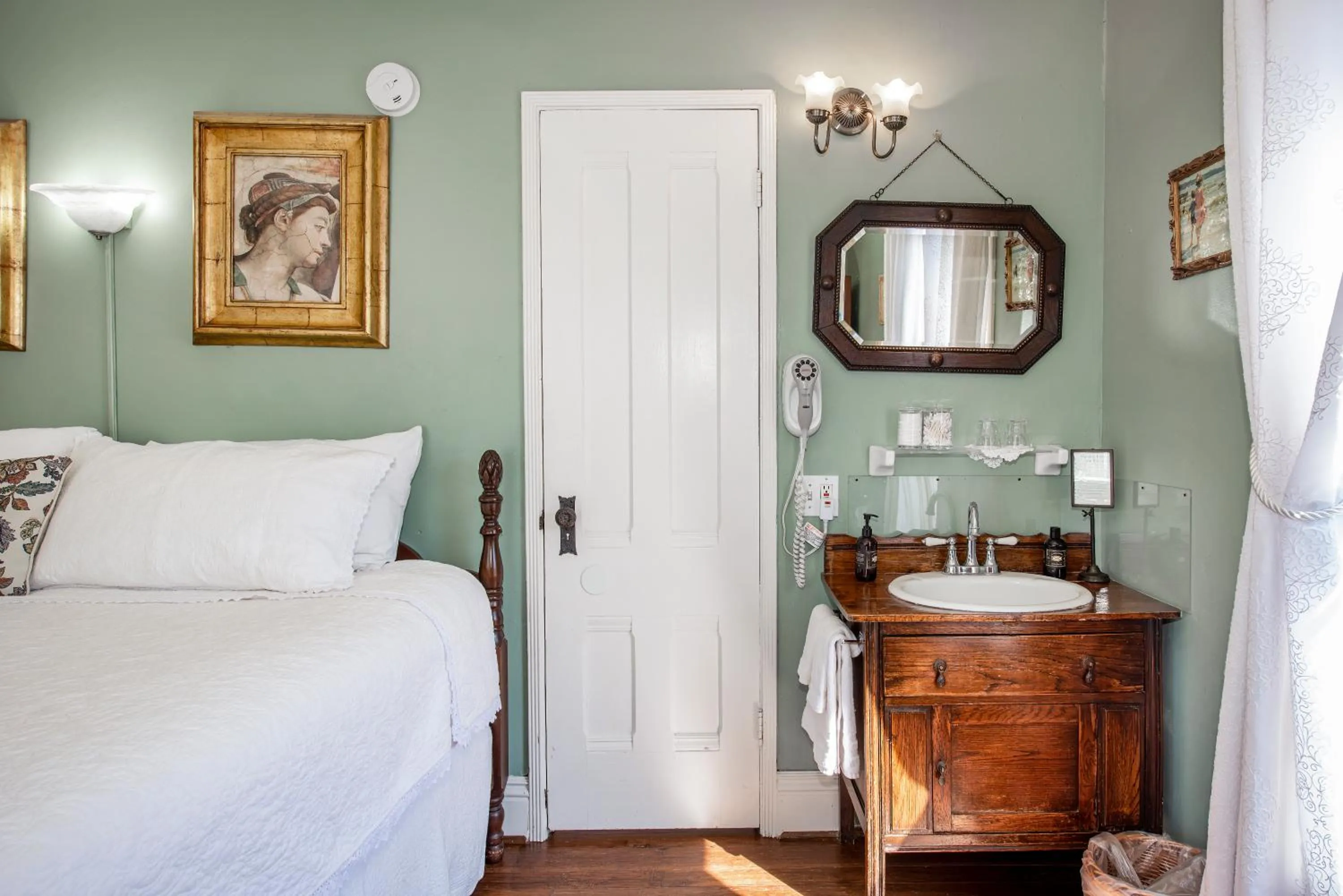 Bedroom, Bed in Bath Street Inn