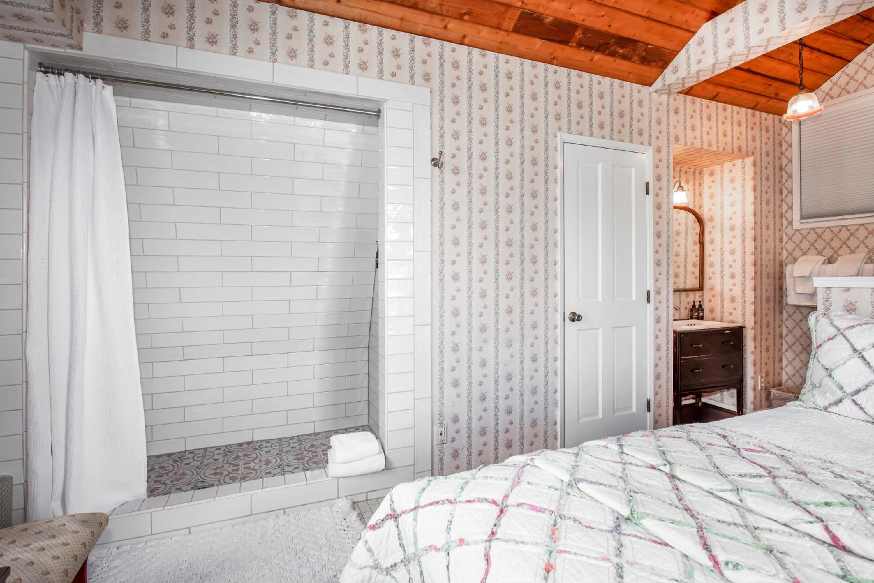 Shower, Bed in Bath Street Inn