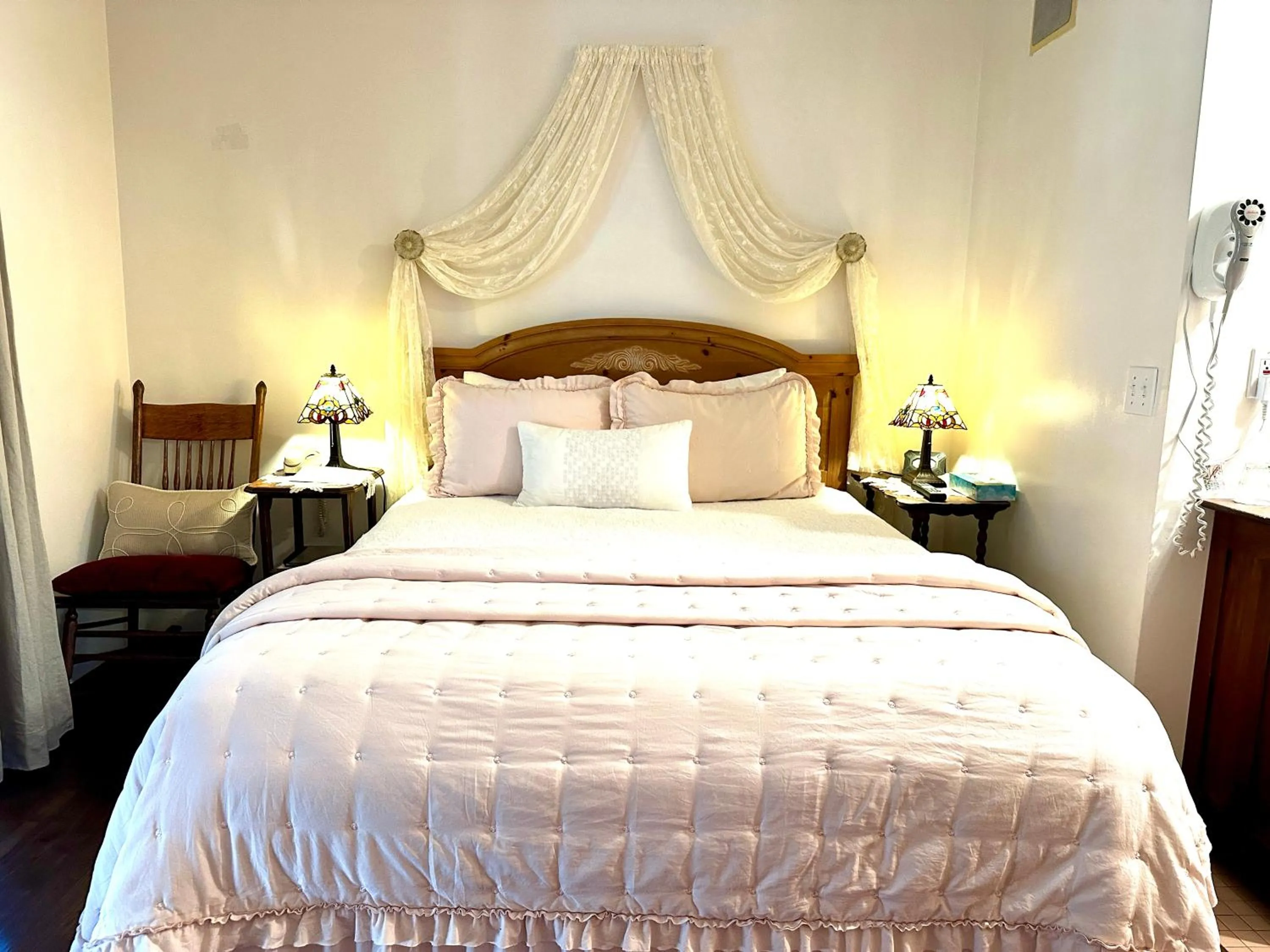 Bedroom, Bed in Bath Street Inn