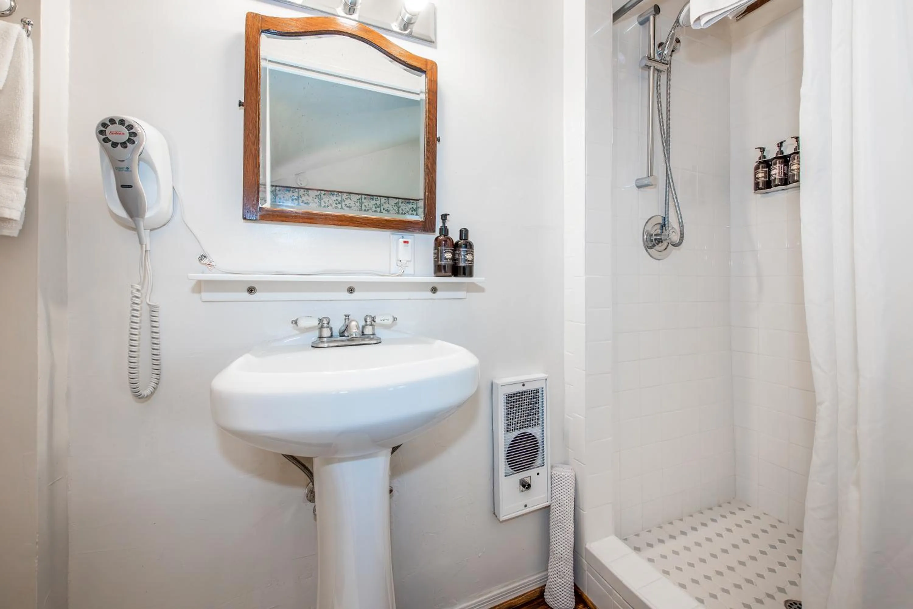 Shower in Bath Street Inn