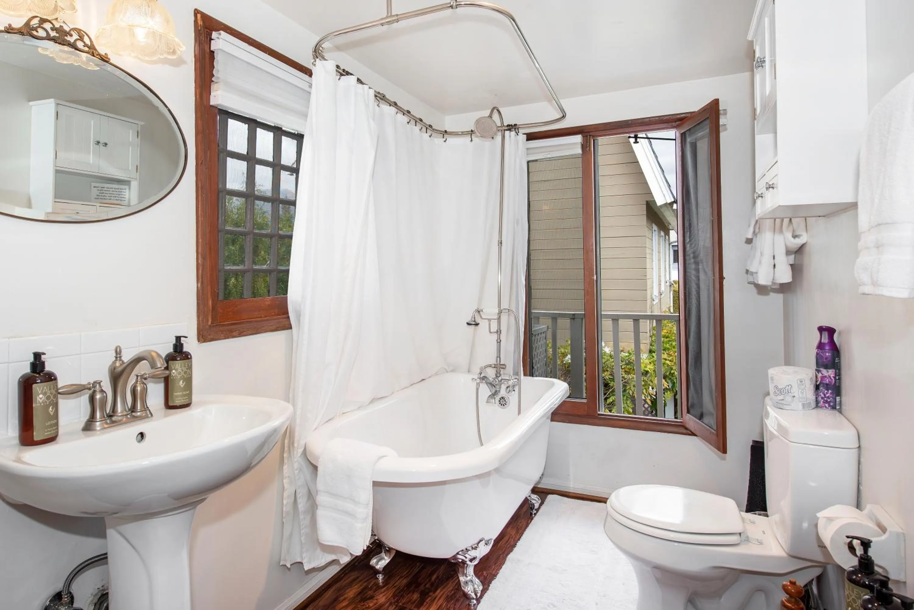 Bath in Bath Street Inn