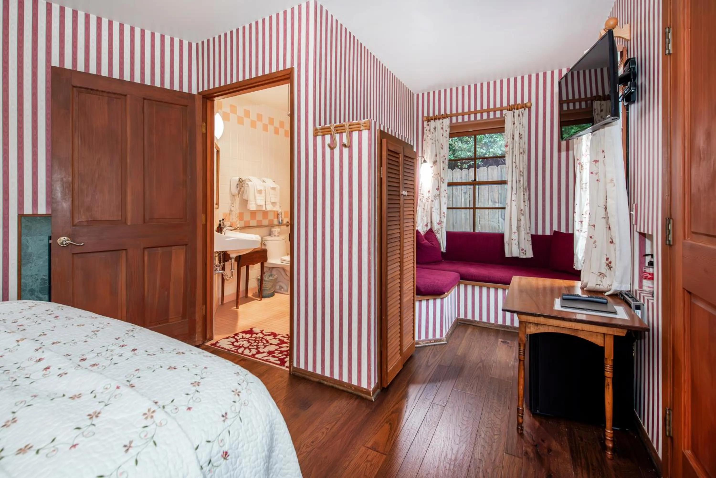 Bedroom, Bed in Bath Street Inn