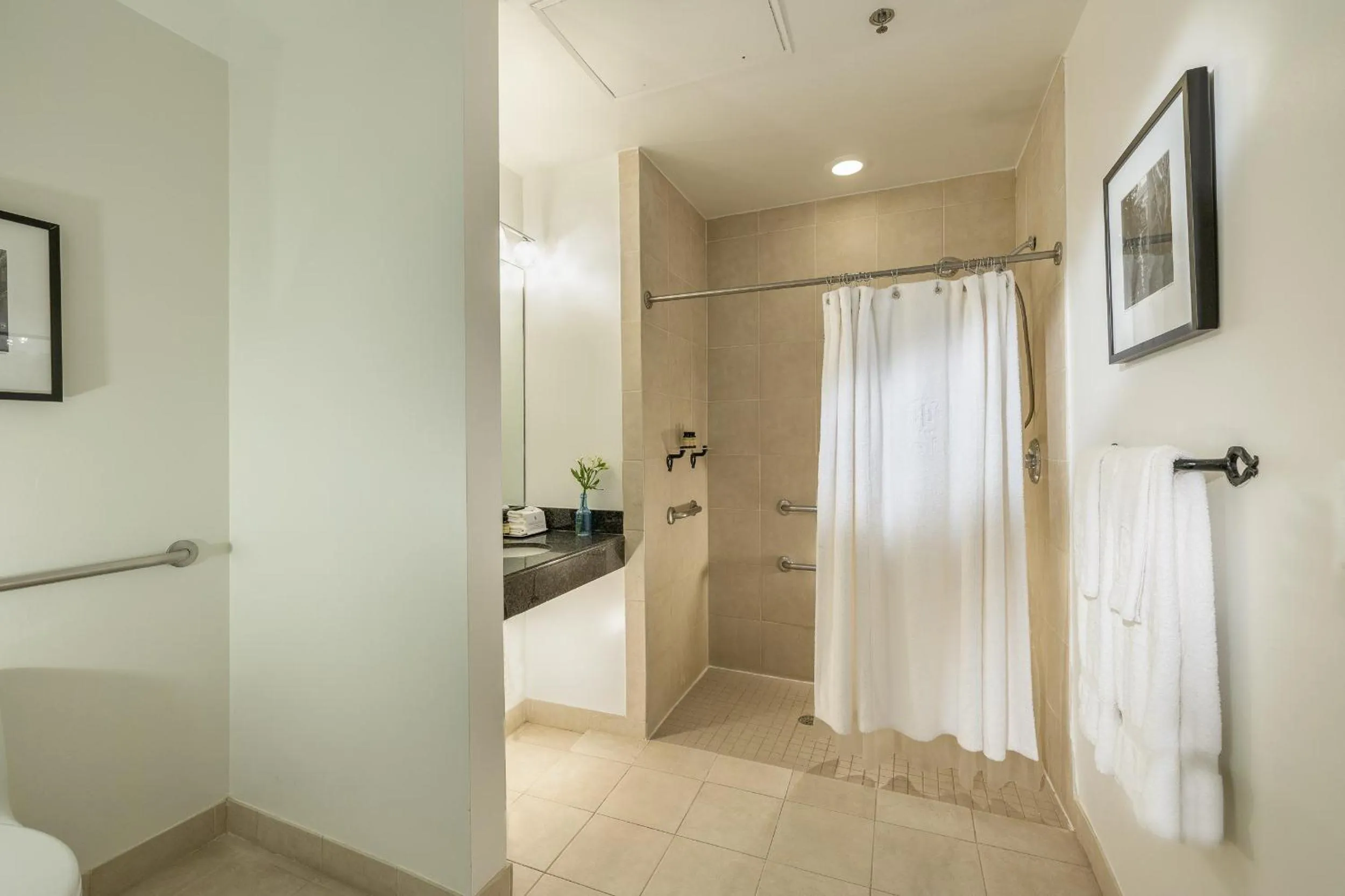 Bathroom in International House Hotel