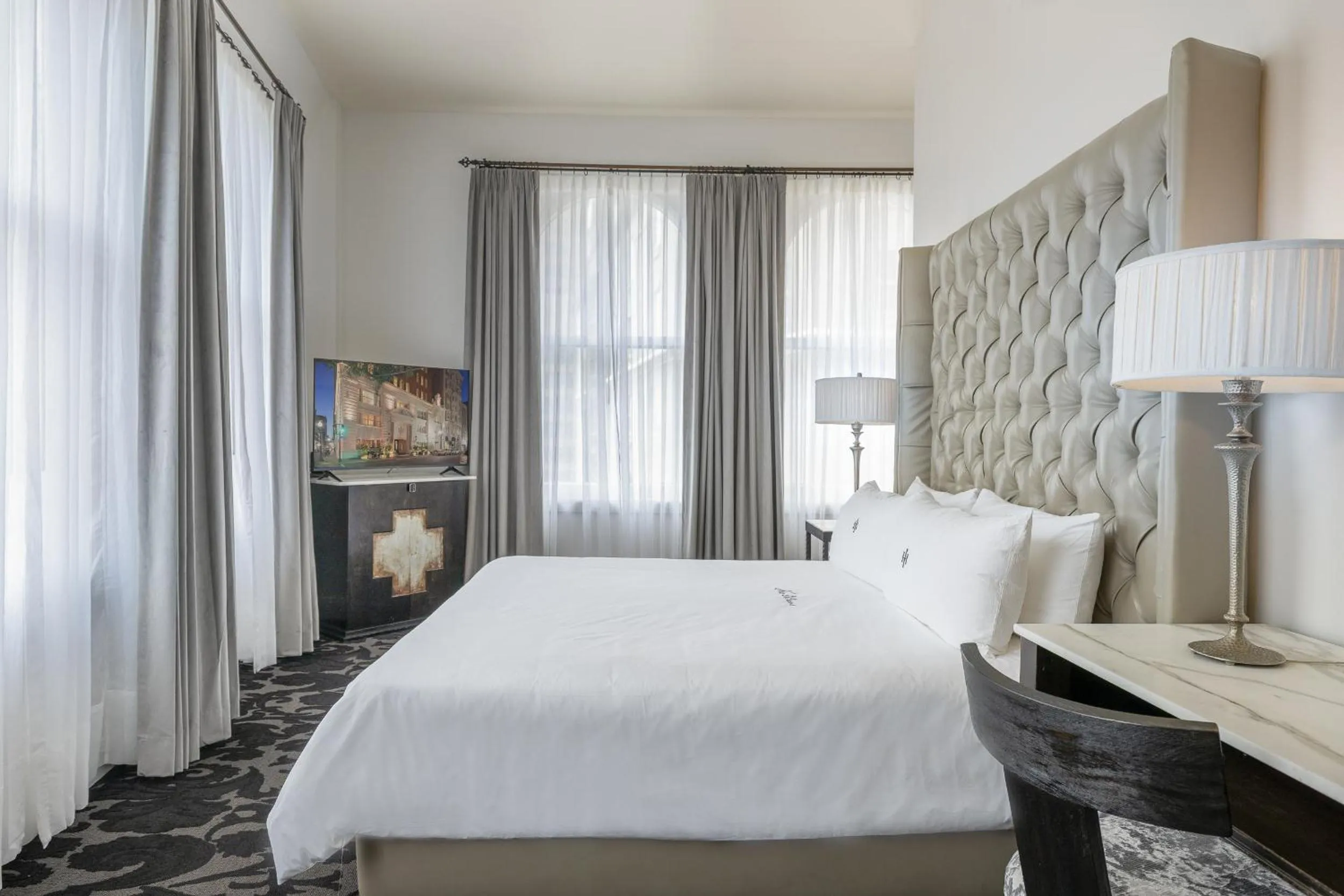 Bedroom, Bed in International House Hotel