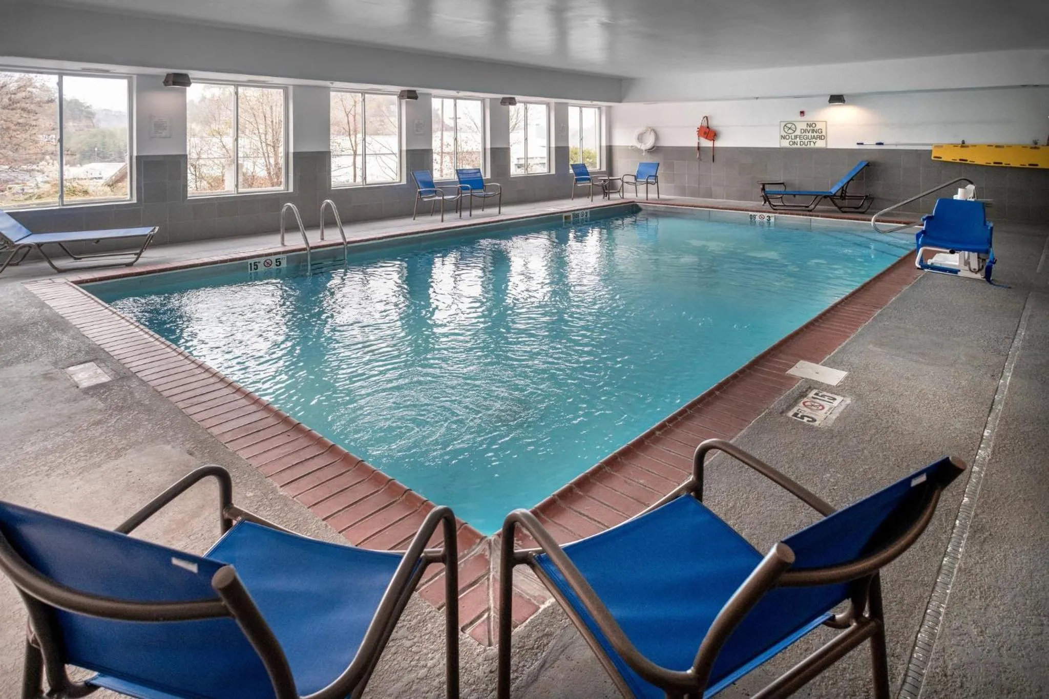Swimming pool in Holiday Inn Express and Suites Hazard by IHG