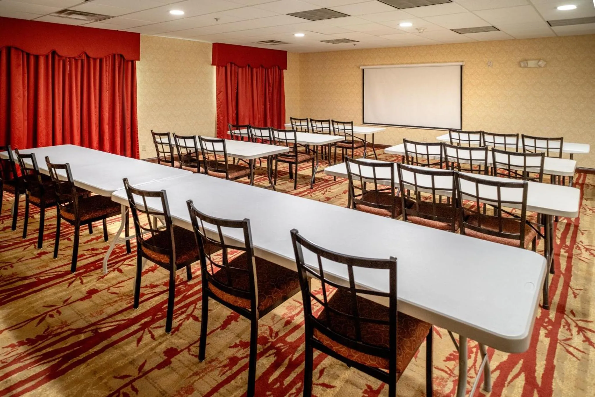 Meeting/conference room in Holiday Inn Express and Suites Hazard by IHG