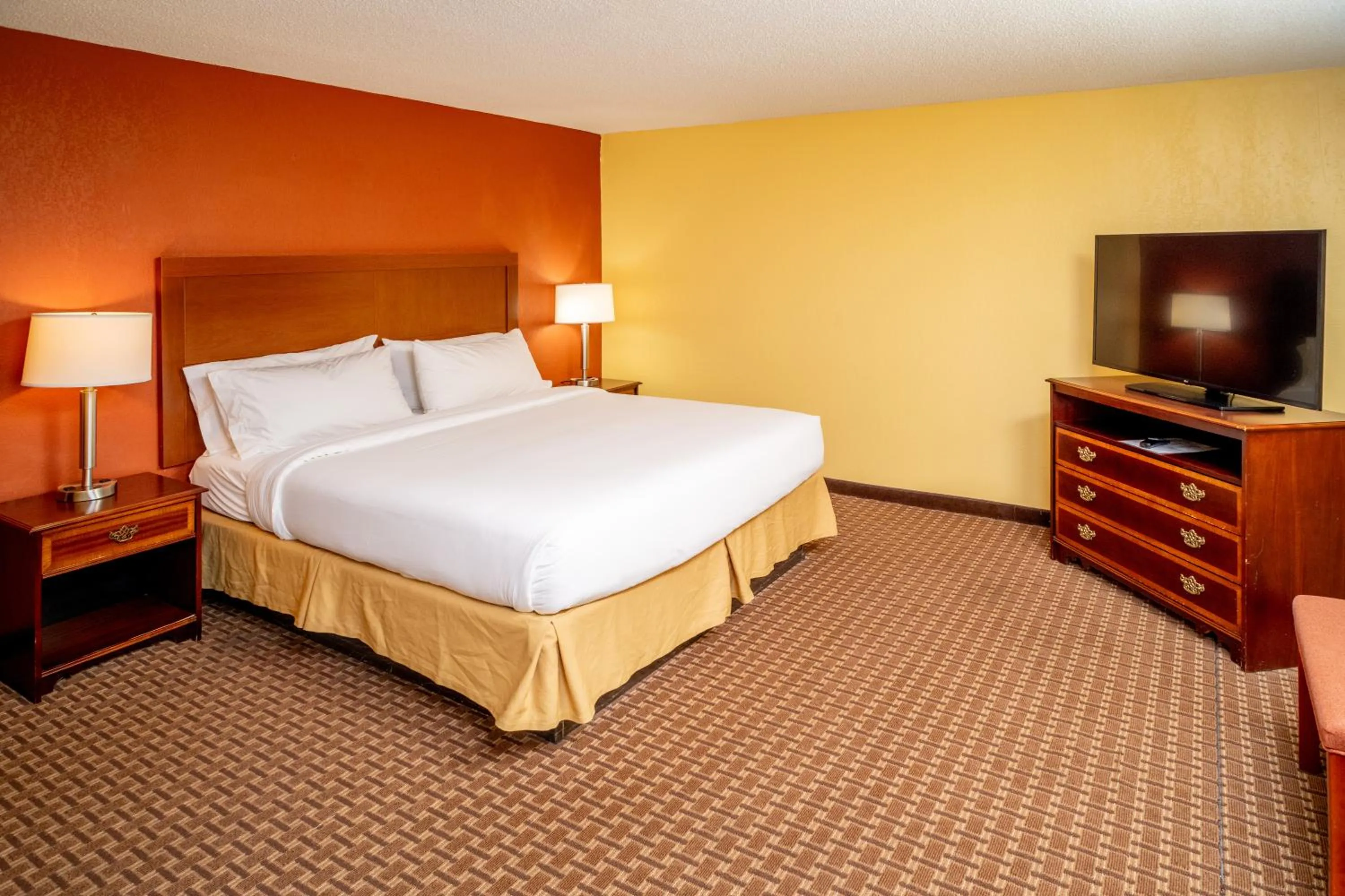 Bedroom, Bed in Holiday Inn Express and Suites Hazard by IHG
