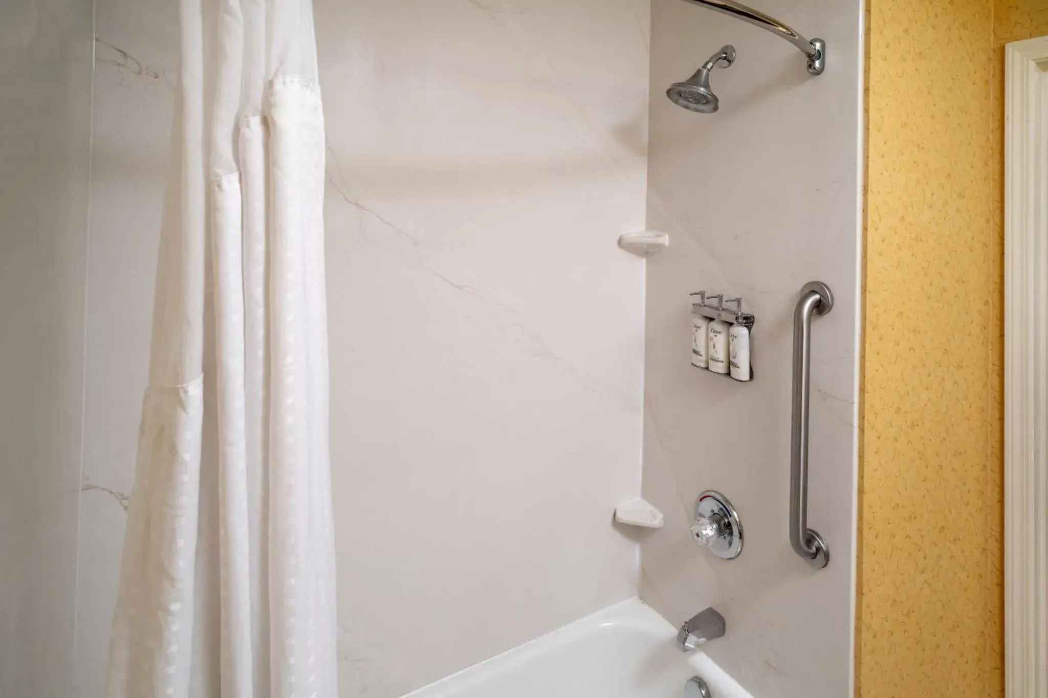 Queen Room with Two Queen Beds - Hearing Accessible in Holiday Inn Express and Suites Hazard by IHG Queen Room with Two Queen Beds - Hearing Accessible in Holiday Inn Express and Suites Hazard by IHG