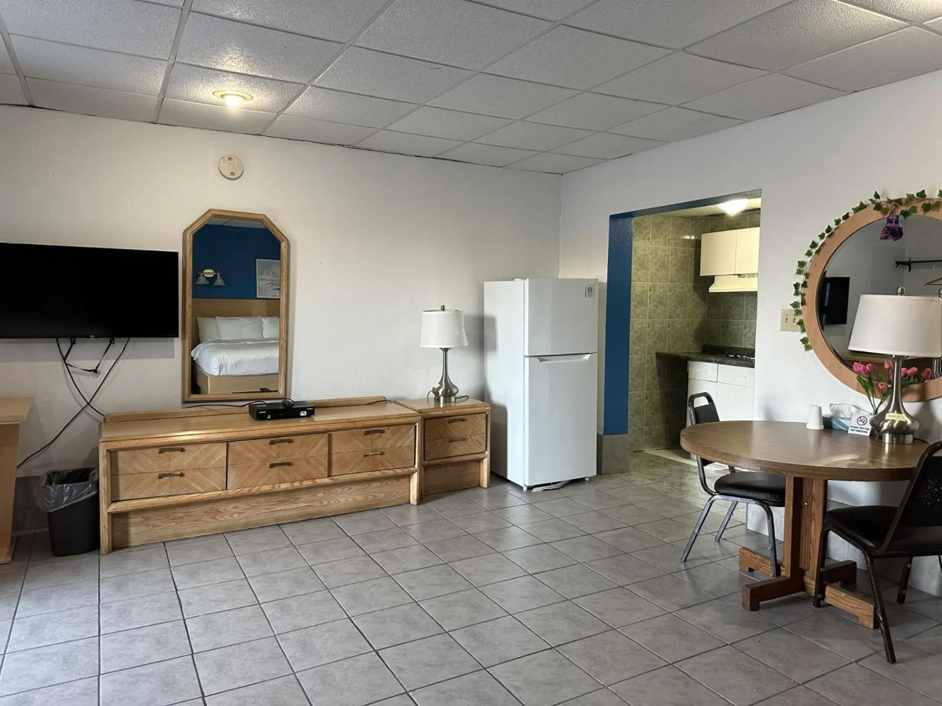 TV and multimedia in The Tides Motor Inn