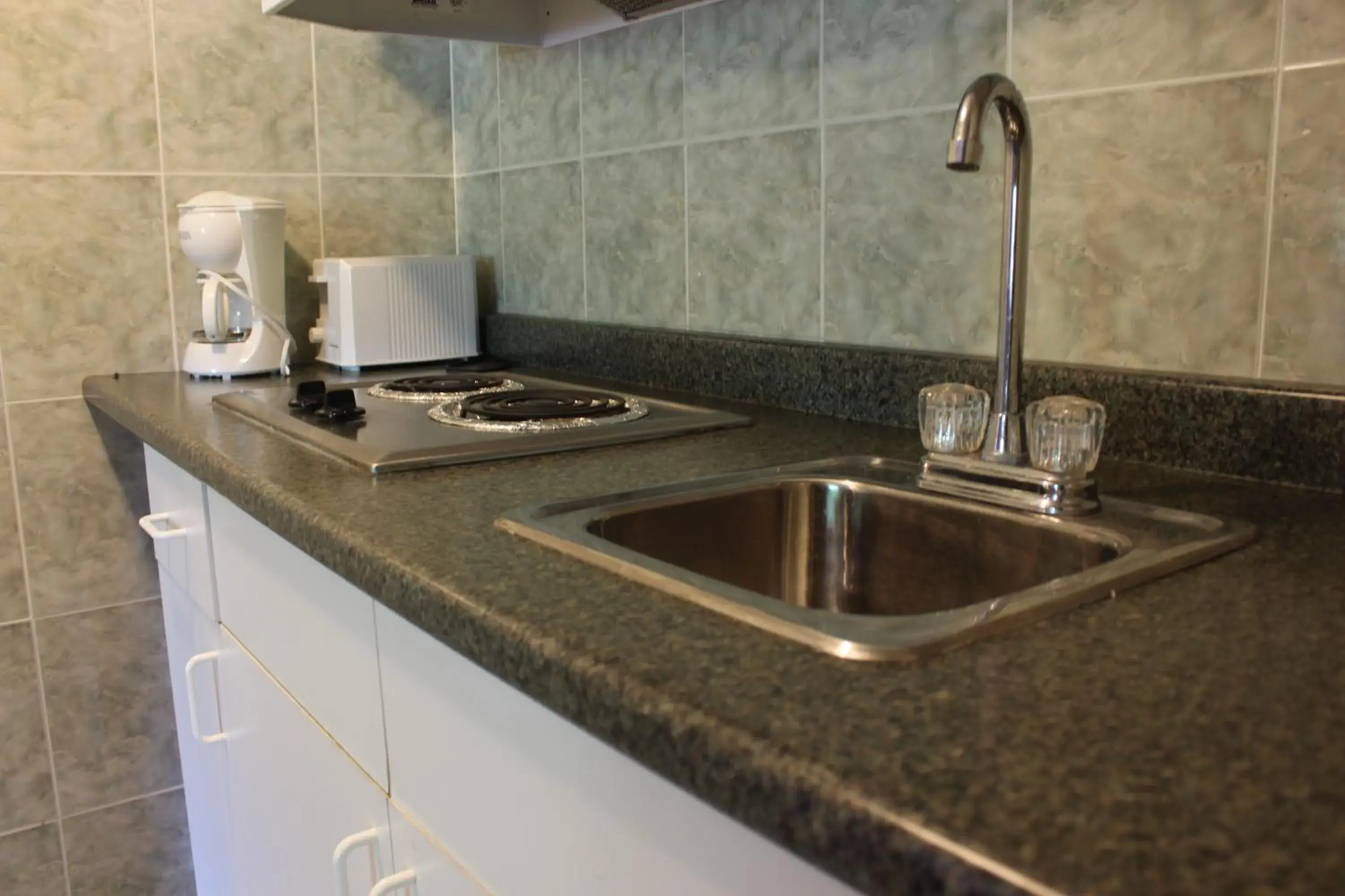 Kitchen or kitchenette in The Tides Motor Inn Kitchen or kitchenette in The Tides Motor Inn