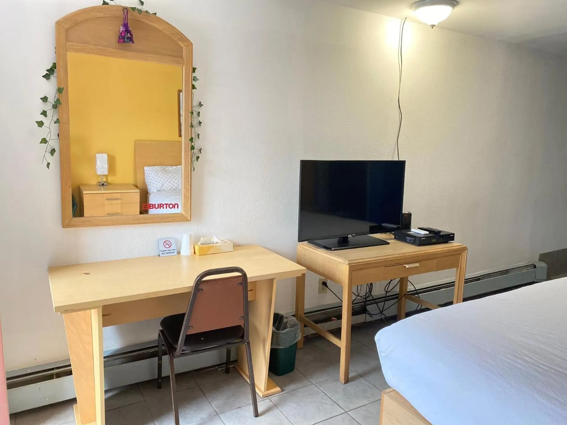 TV and multimedia, Bed in The Tides Motor Inn