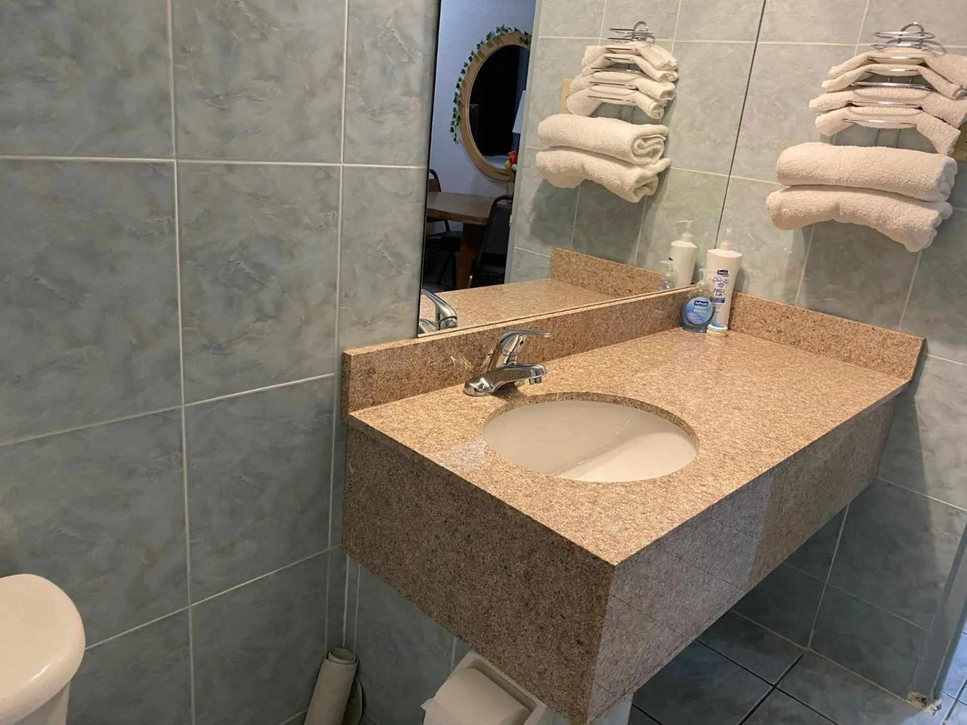 Shower in The Tides Motor Inn