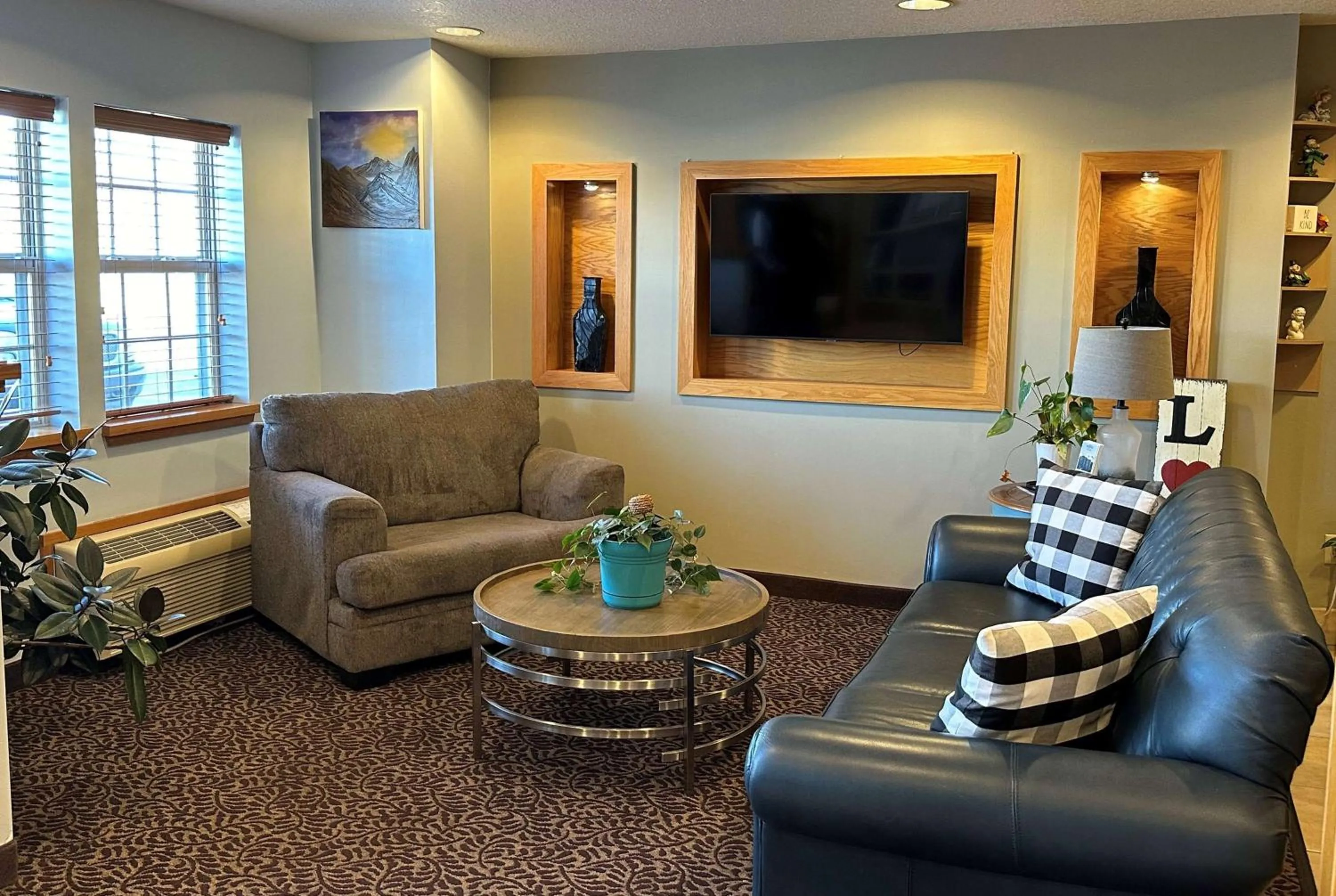 Lobby or reception in Microtel Inn & Suites Tomah