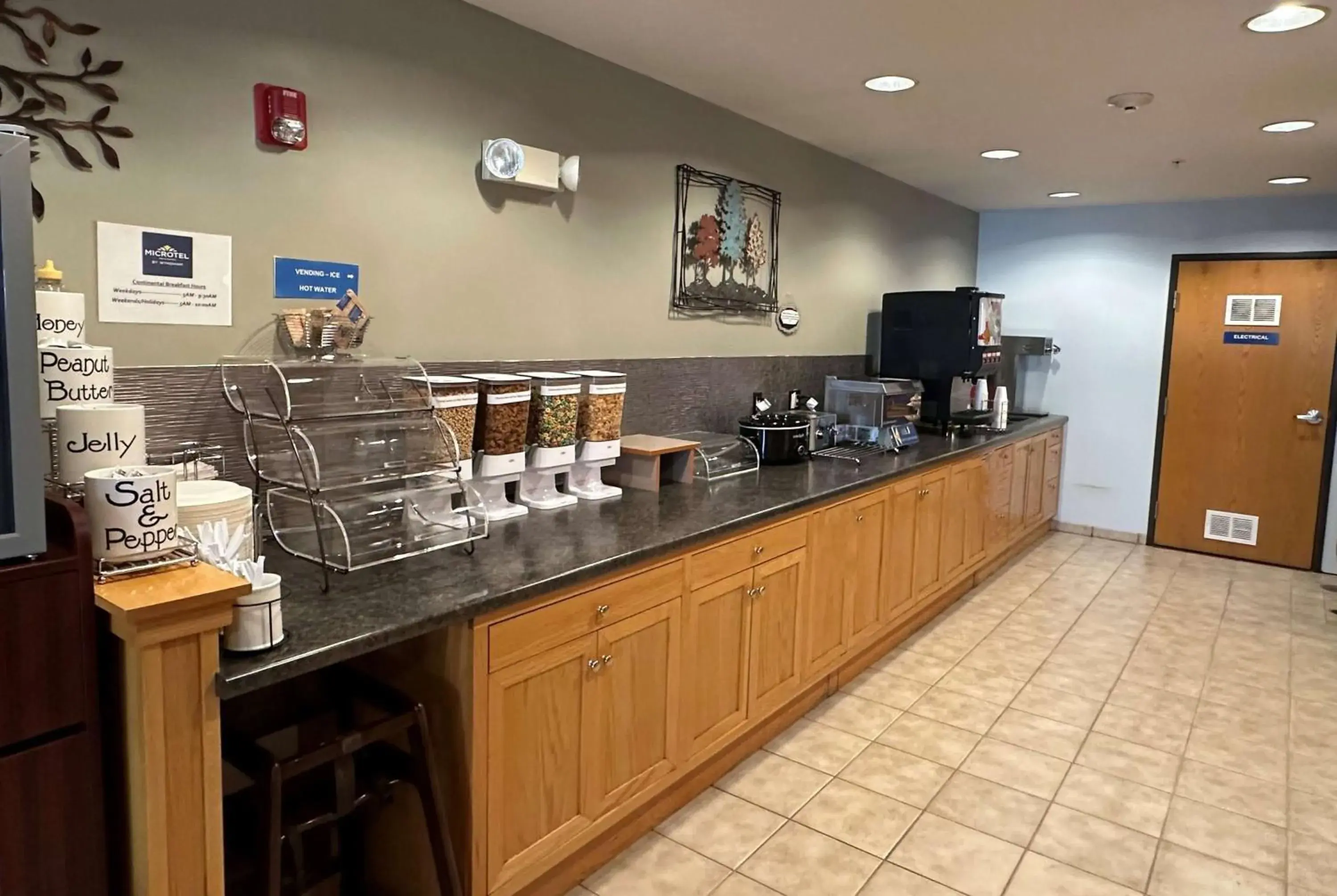 Breakfast in Microtel Inn & Suites Tomah Breakfast in Microtel Inn & Suites Tomah
