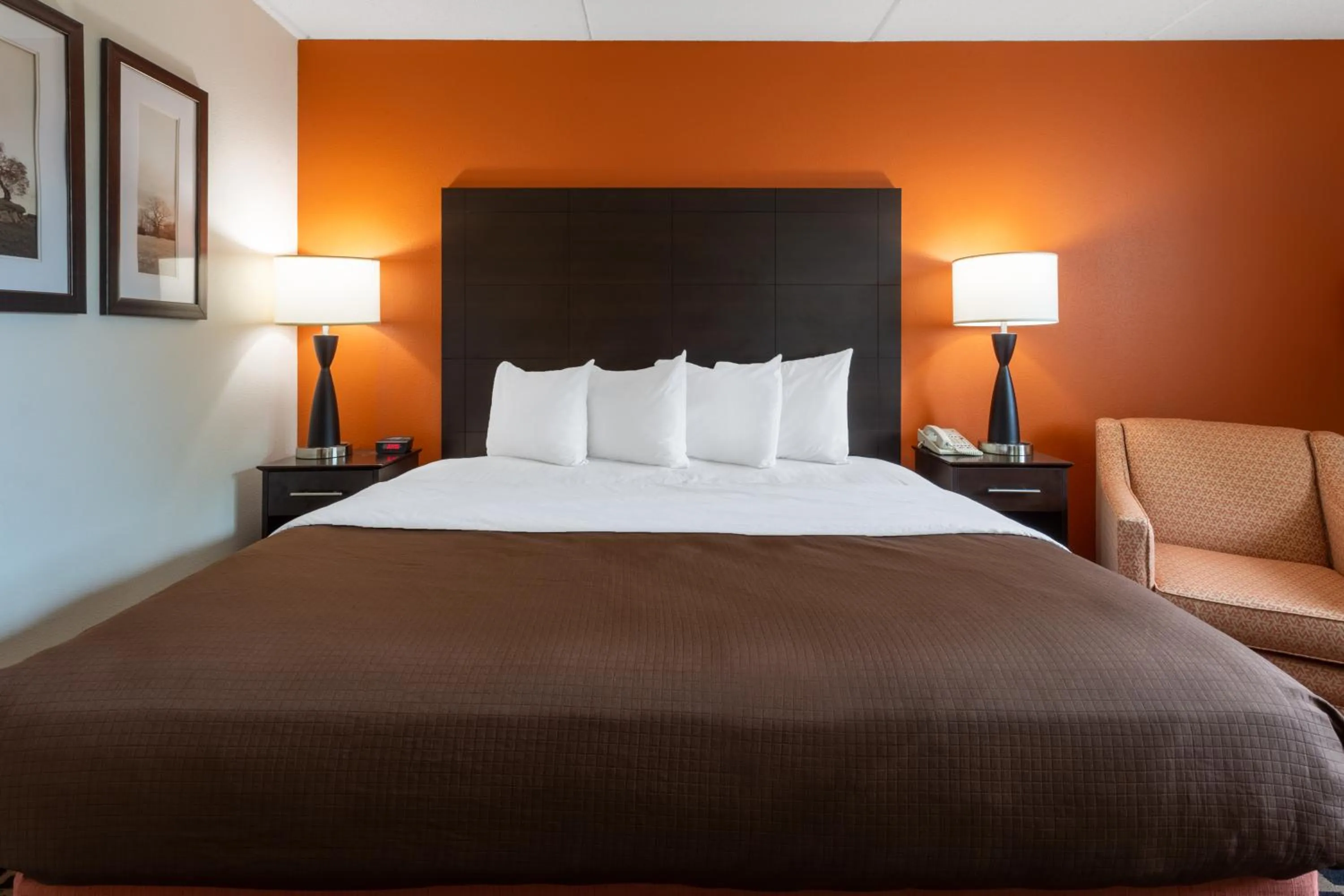 Bedroom, Bed in AmericInn by Wyndham Wausau