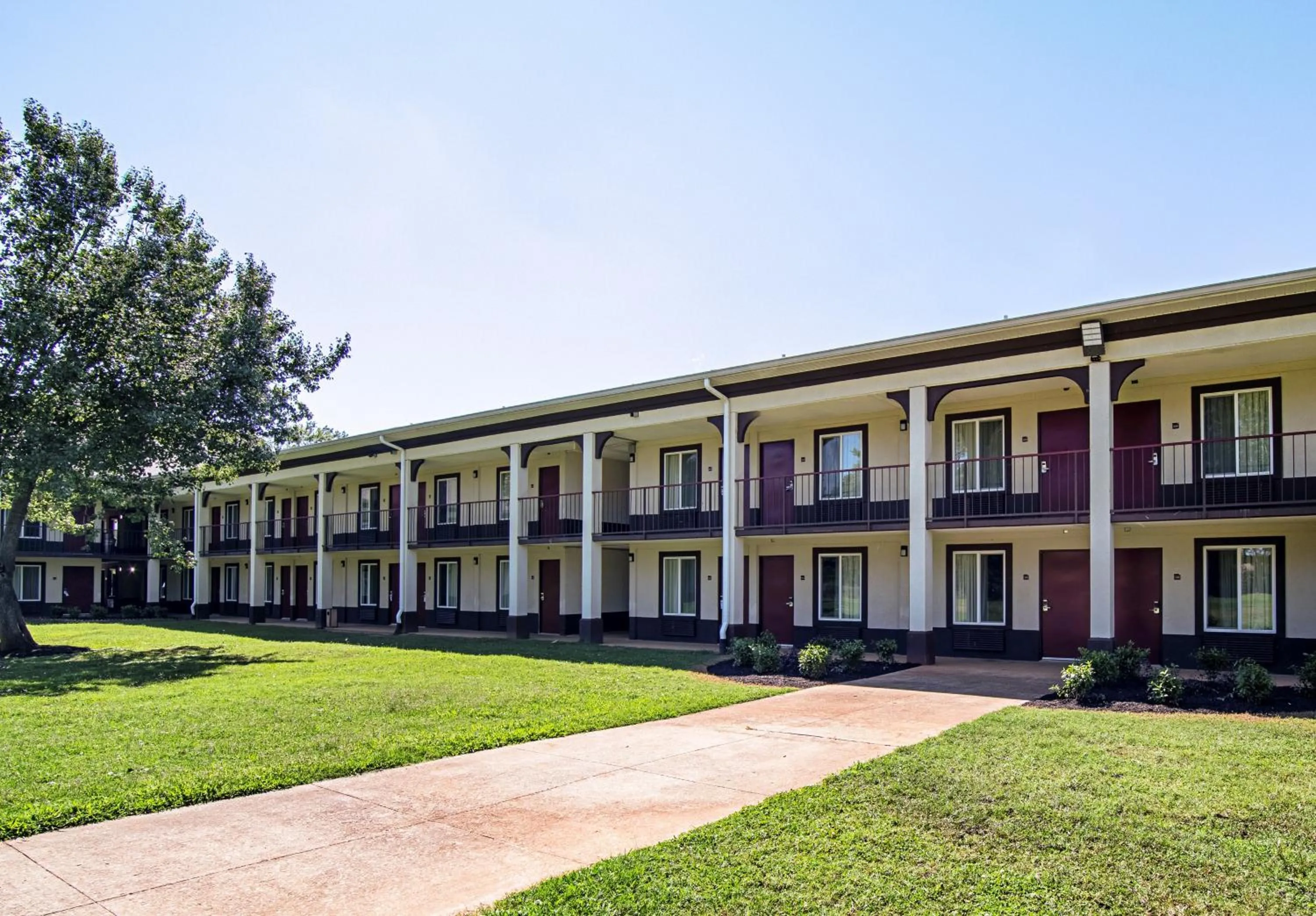 Property building in Red Roof Inn & Suites Greenwood, SC