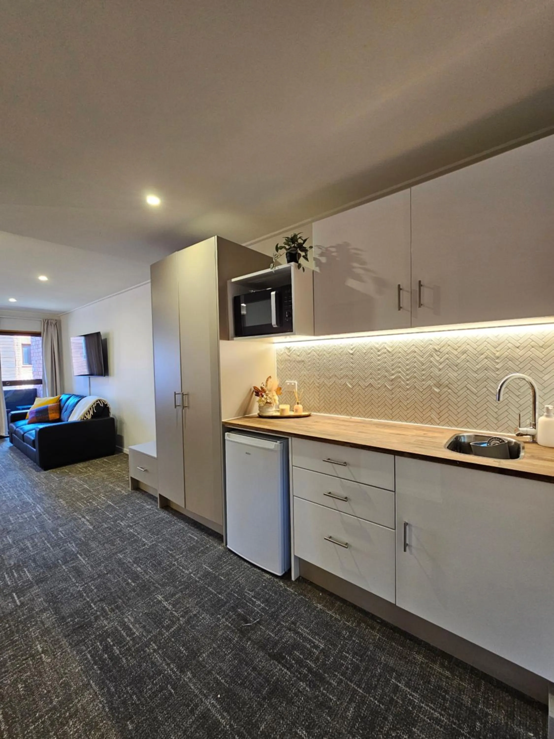 Kitchen or kitchenette, Bed in St James Apartments