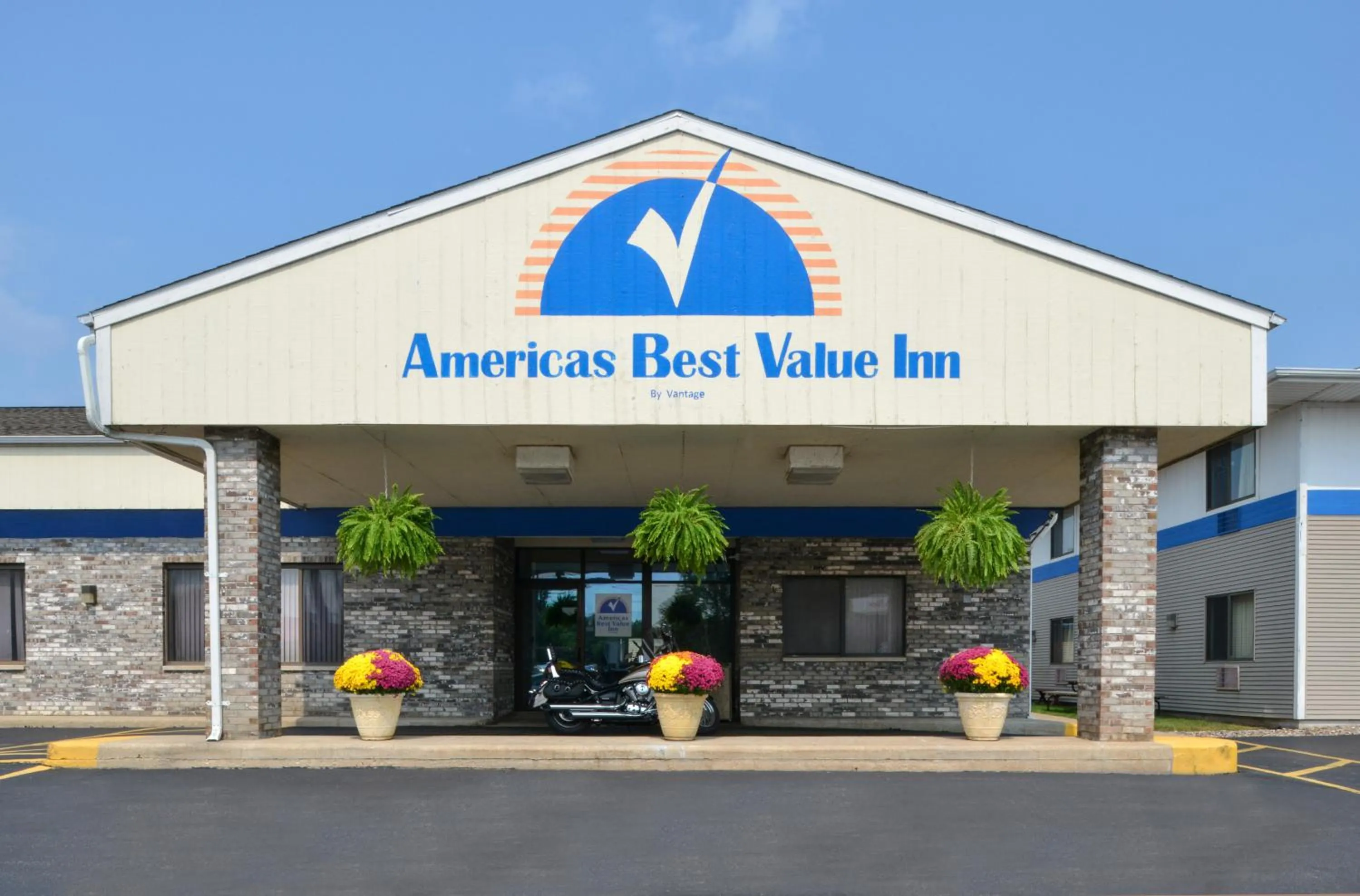 Facade/entrance in America's Best Value Inn La Crosse