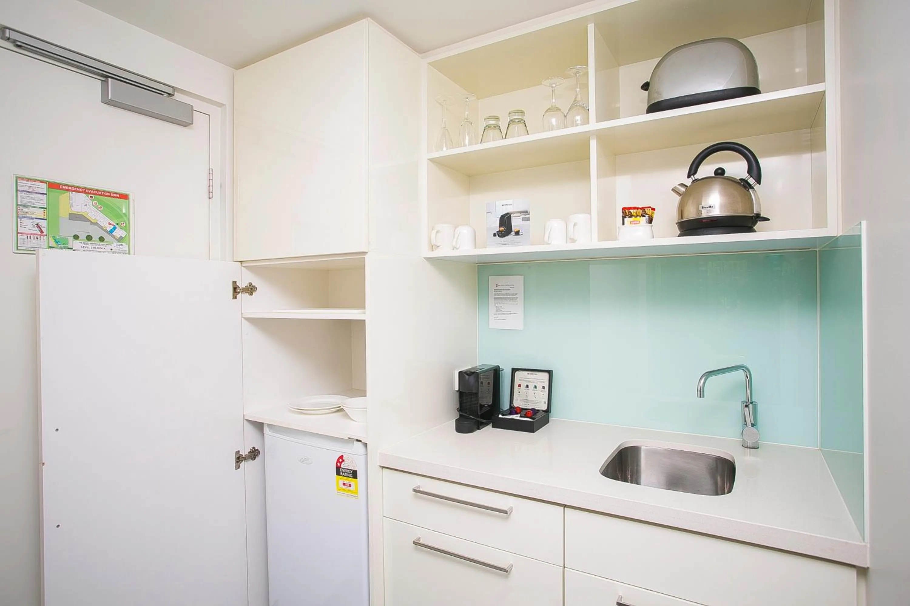 Coffee/tea facilities in East Perth Suites Hotel