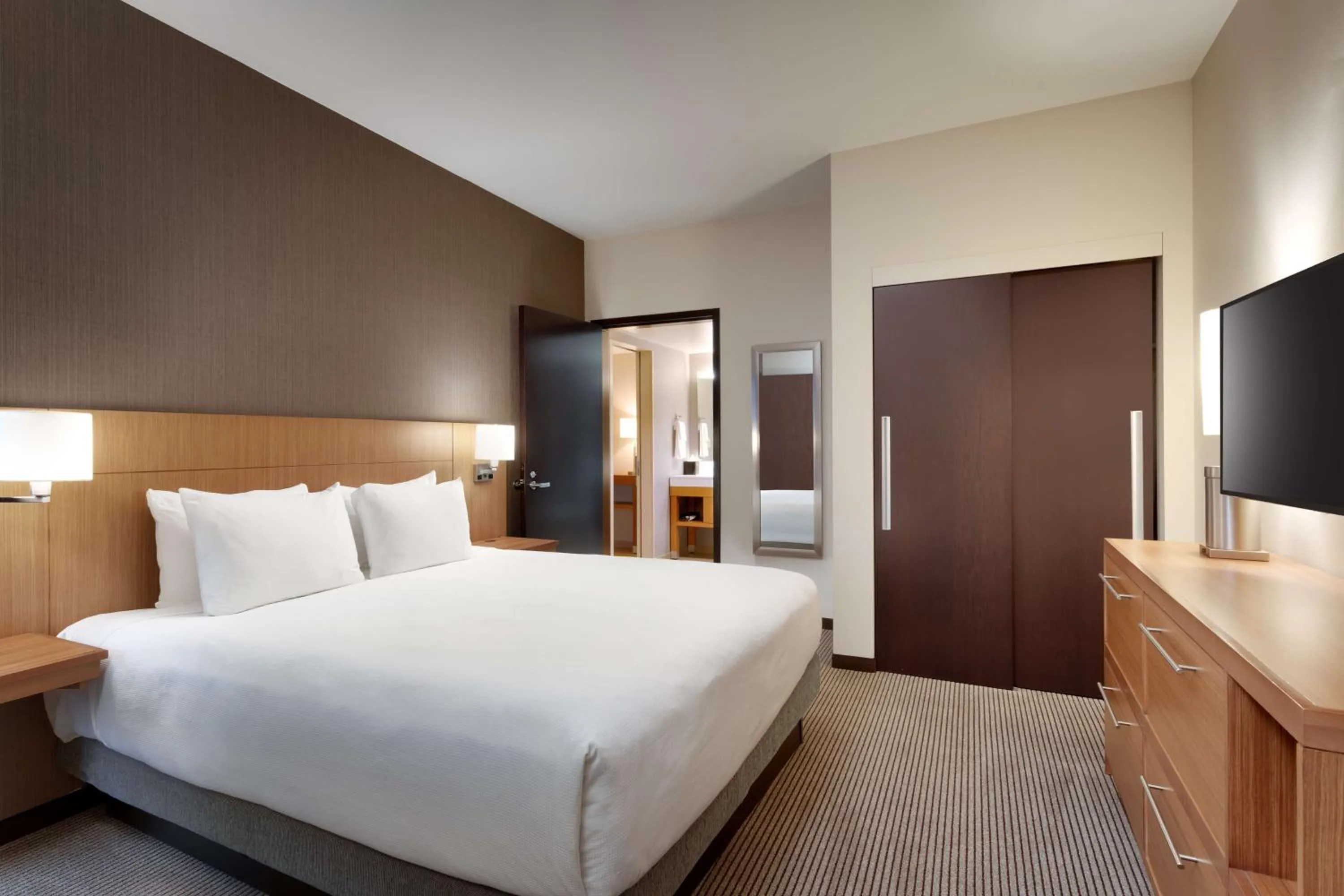 Photo of the whole room, Bed in Hyatt Place Provo