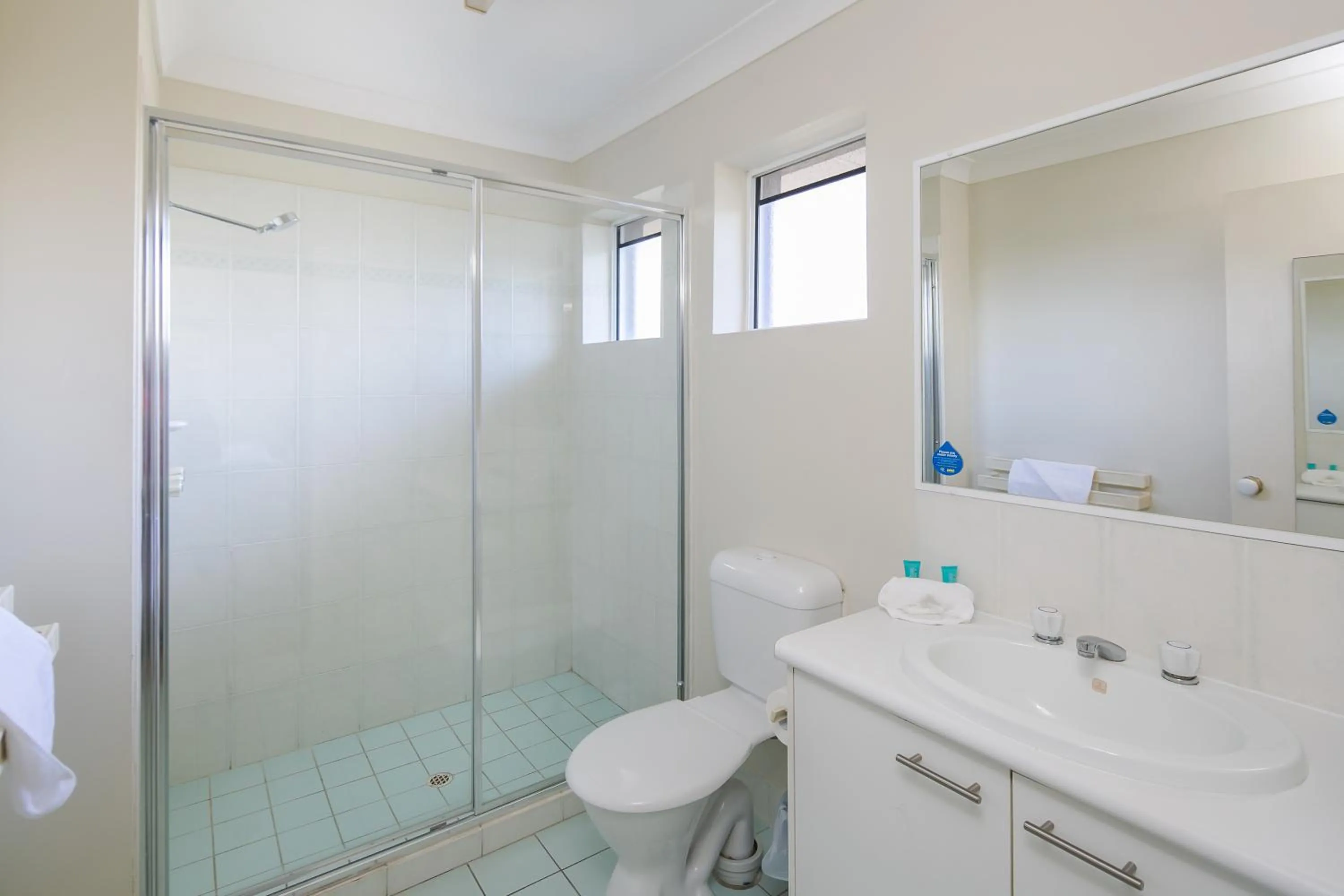 Bathroom in Bay Lodge Apartments