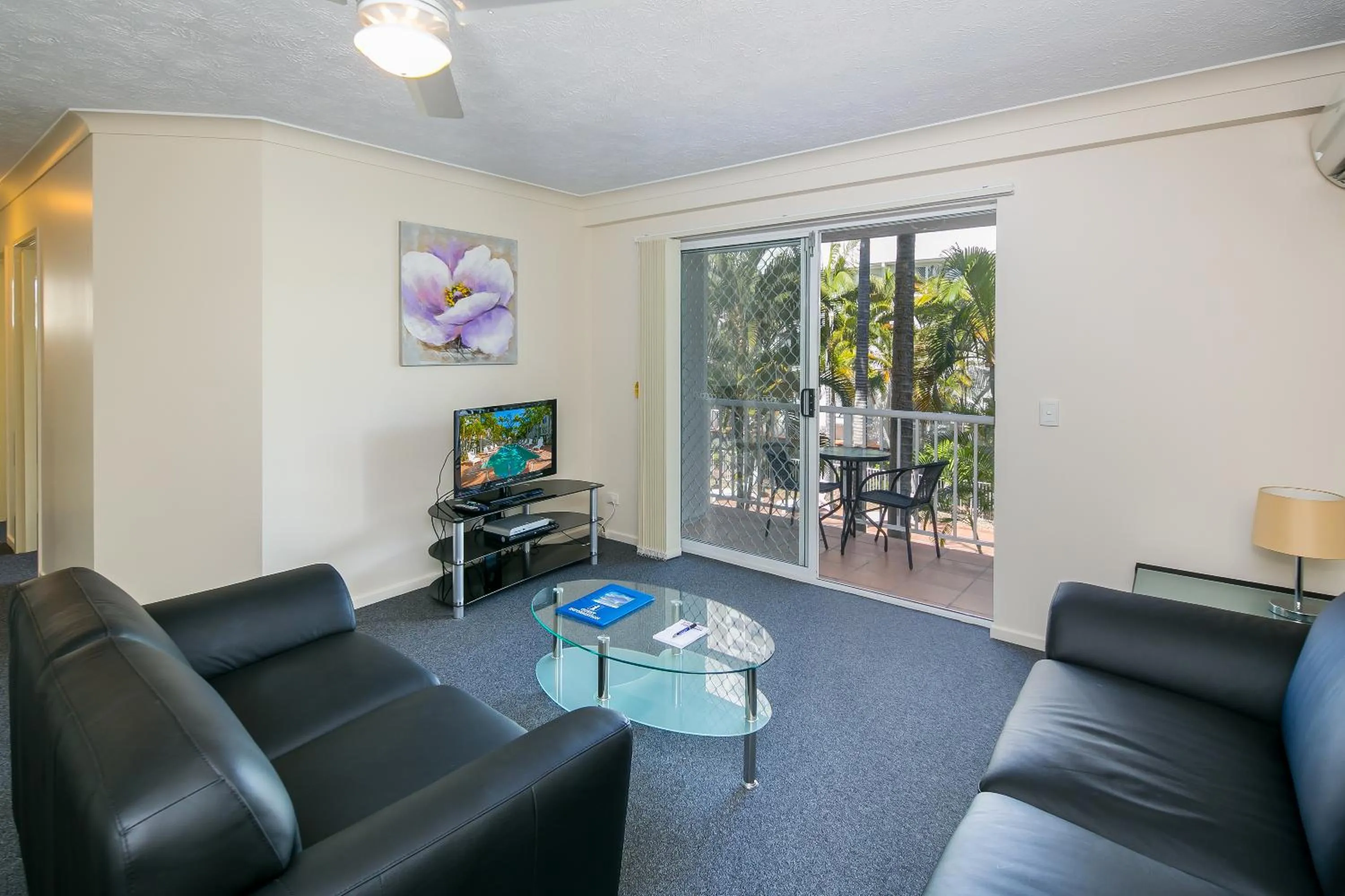 Living room in Bay Lodge Apartments