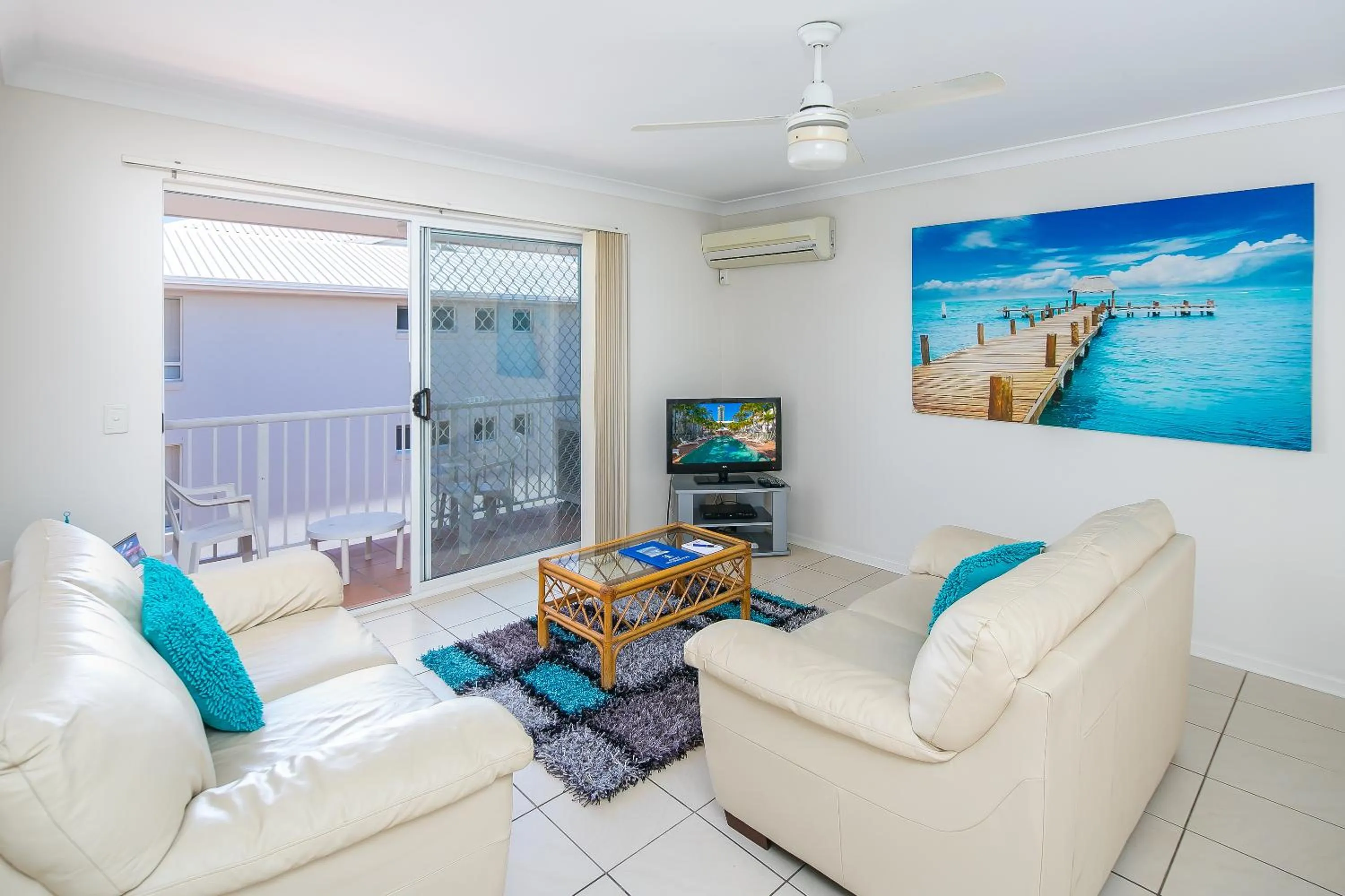 Living room in Bay Lodge Apartments