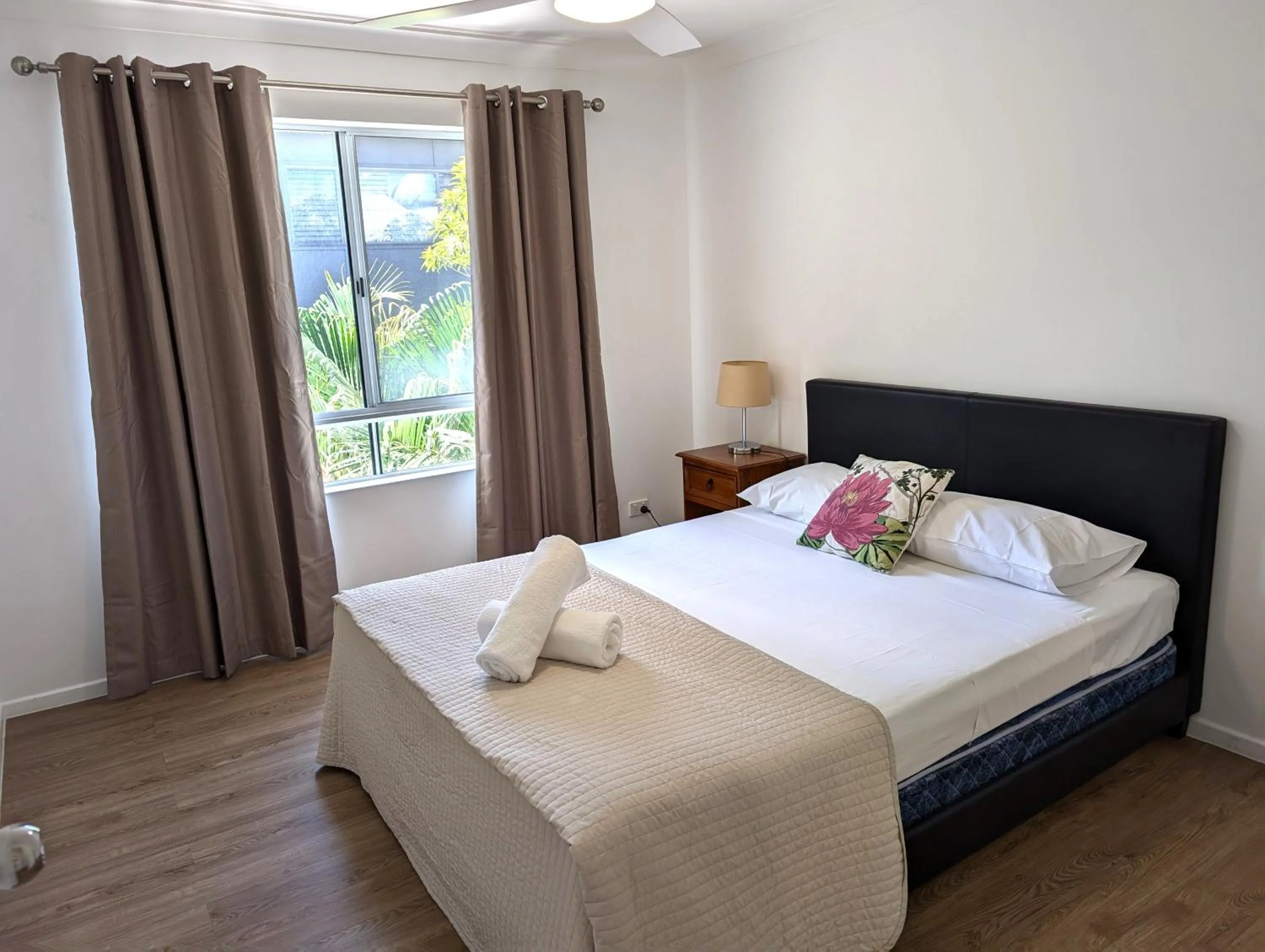 Bed in Bay Lodge Apartments