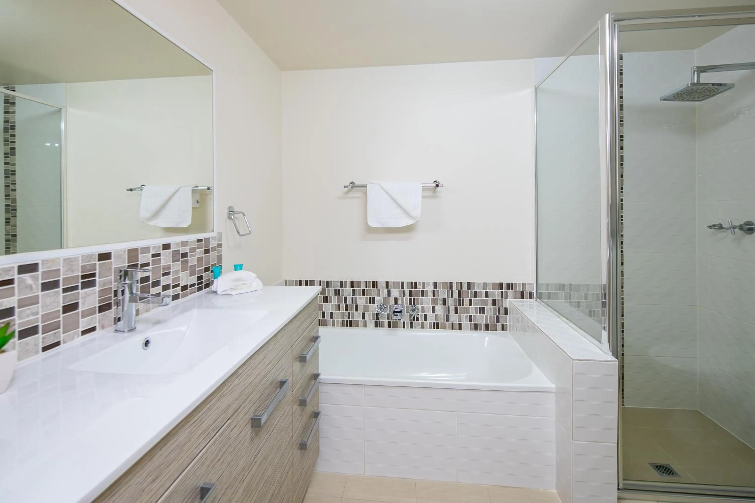 Bathroom in Bay Lodge Apartments