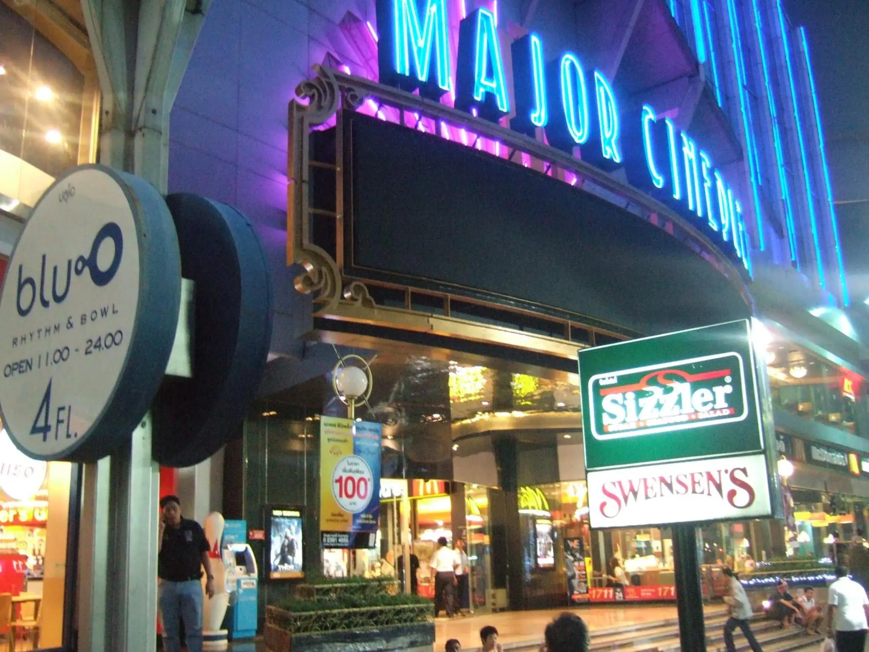 Facade/entrance in Lodge 61 Hotel Facade/entrance in Lodge 61 Hotel