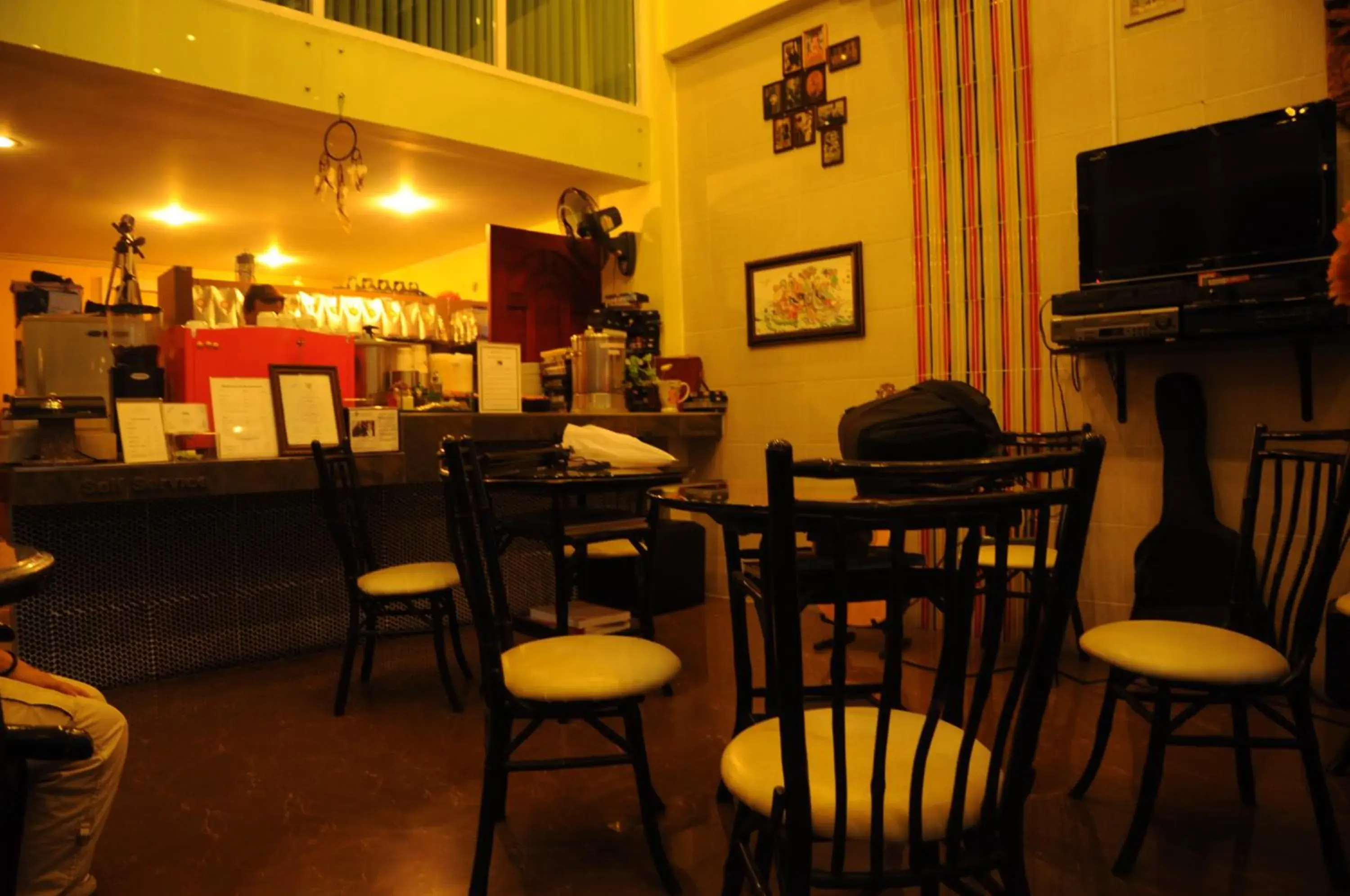 Lounge or bar in Lodge 61 Hotel Lounge or bar in Lodge 61 Hotel