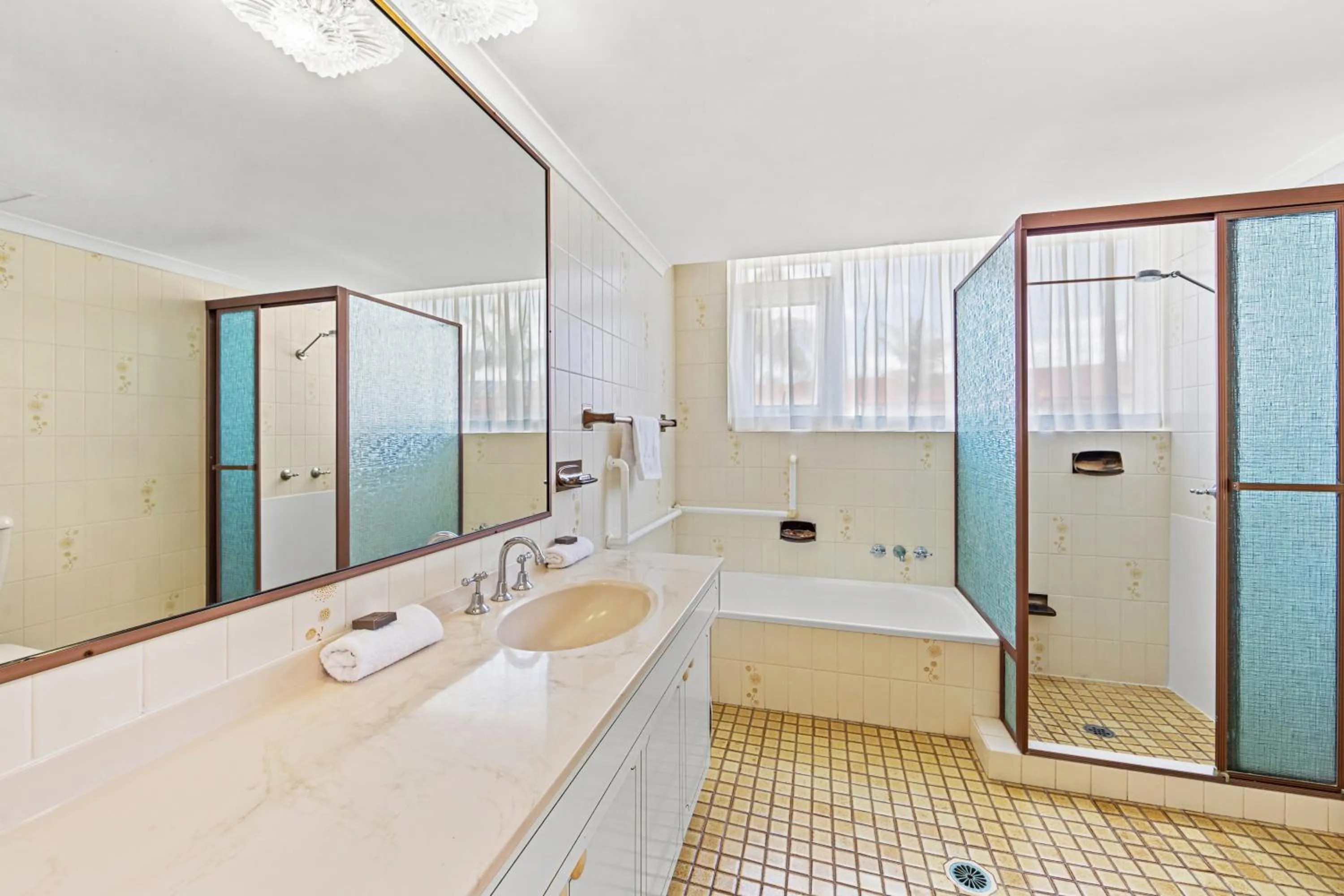 Bathroom in Southern Cross Beachfront Holiday Apartments