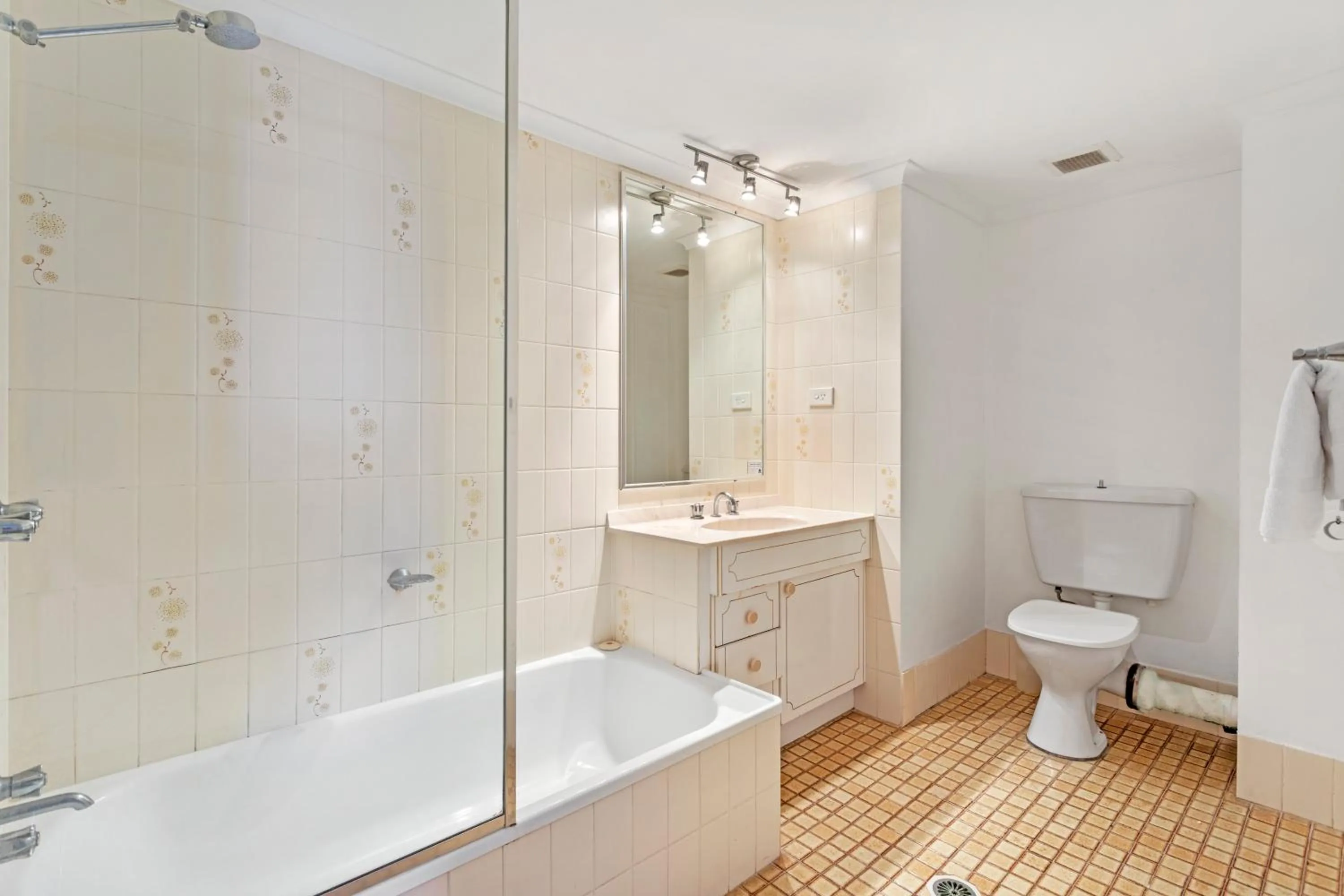 Bathroom in Southern Cross Beachfront Holiday Apartments