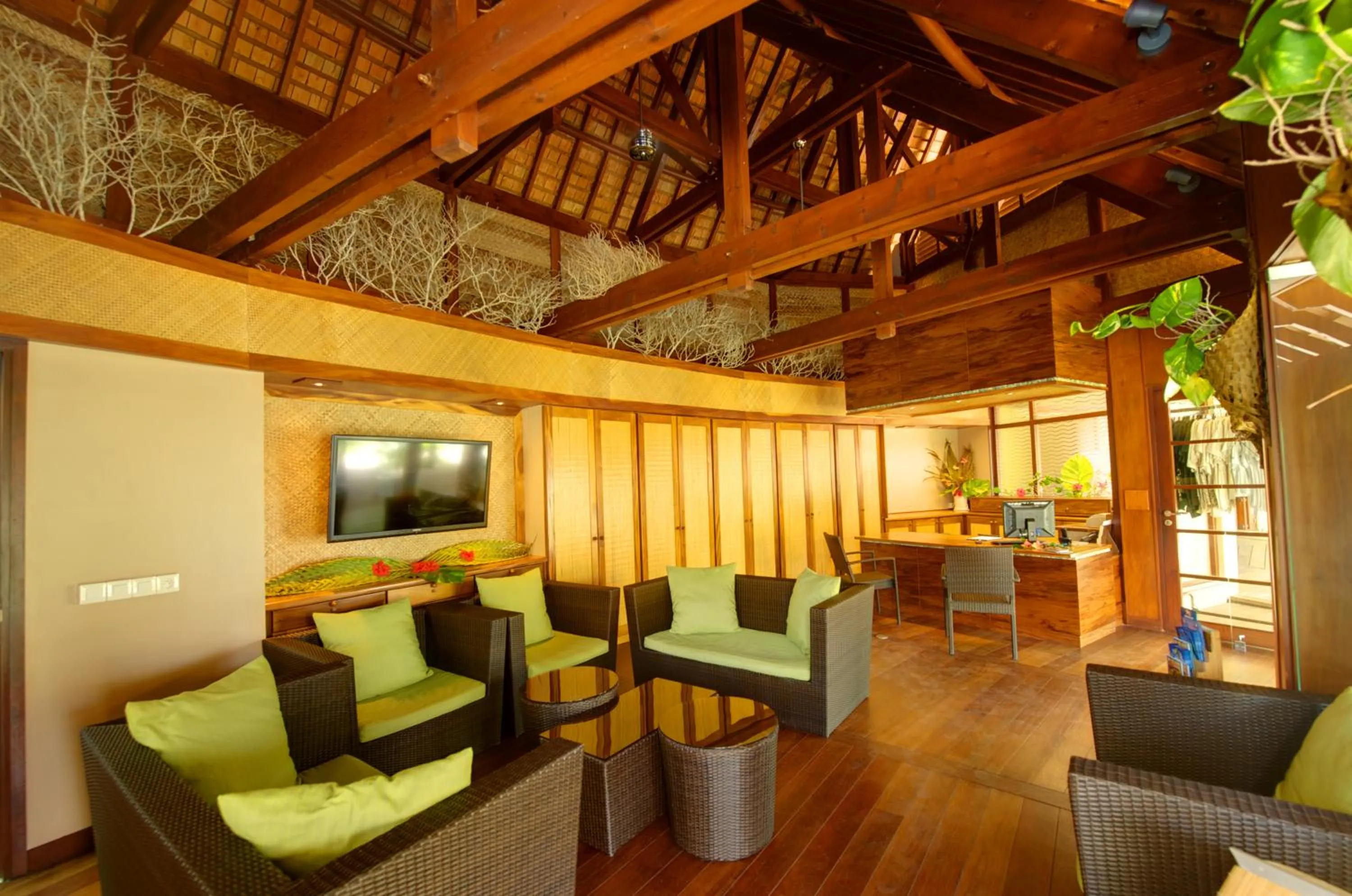 Lobby or reception in Maitai Rangiroa