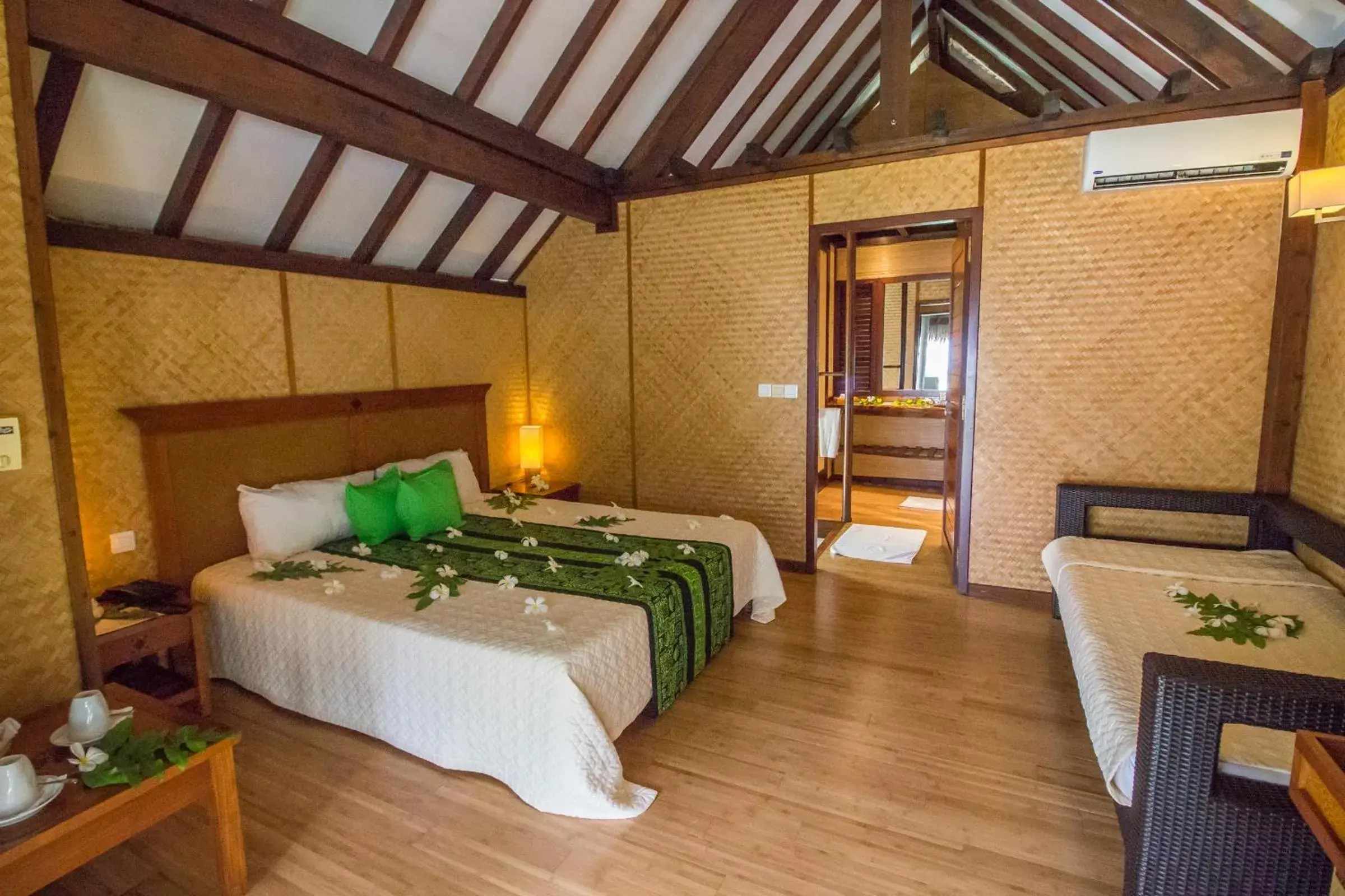 Photo of the whole room, Bed in Maitai Rangiroa Photo of the whole room, Bed in Maitai Rangiroa