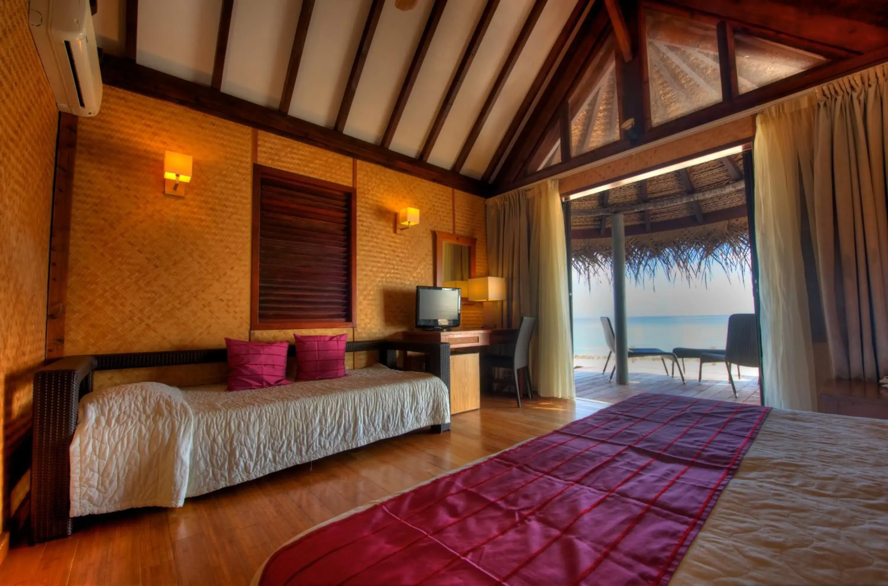 Photo of the whole room, Bed in Maitai Rangiroa Photo of the whole room, Bed in Maitai Rangiroa