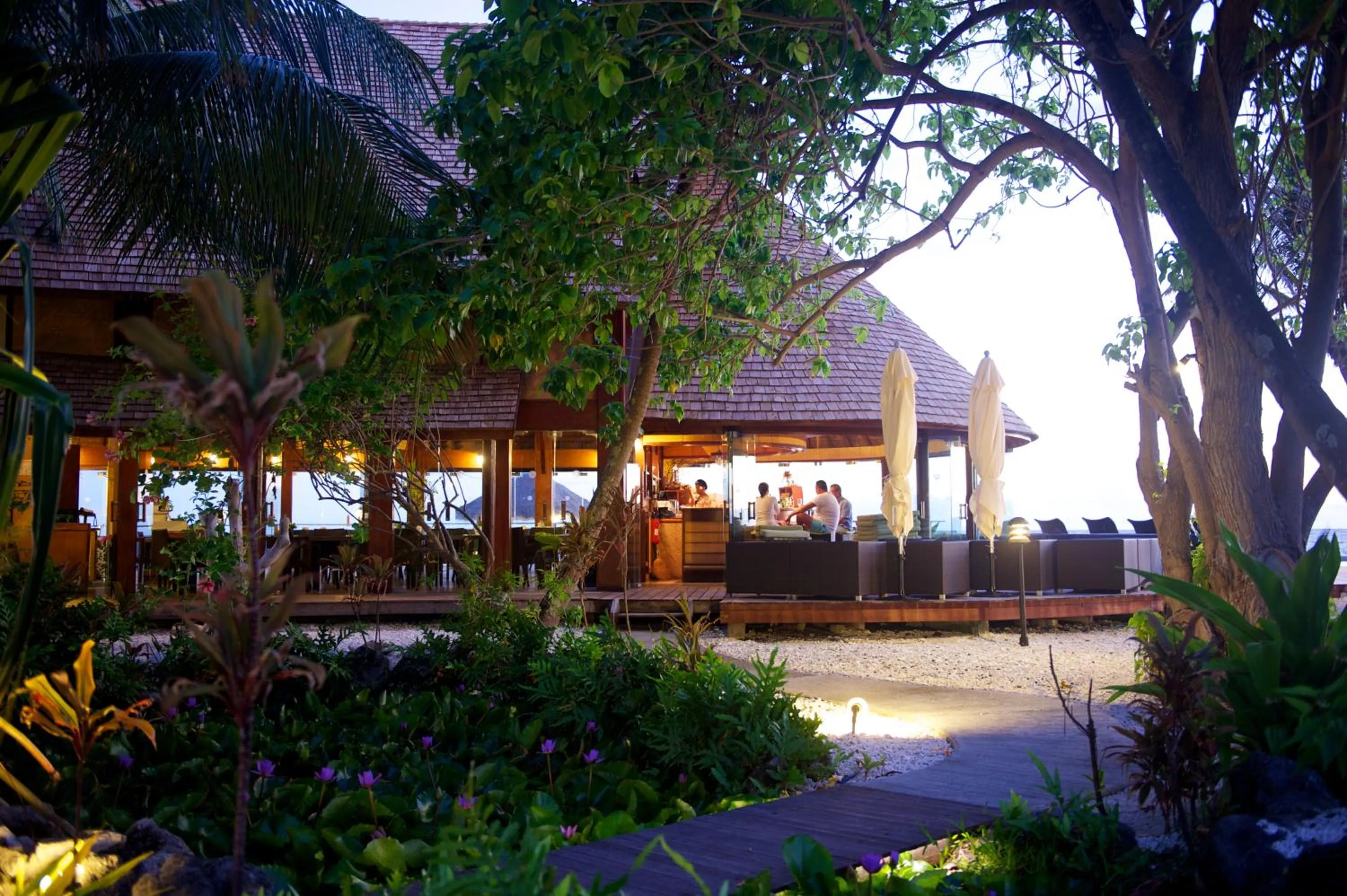 Restaurant/places to eat in Maitai Rangiroa