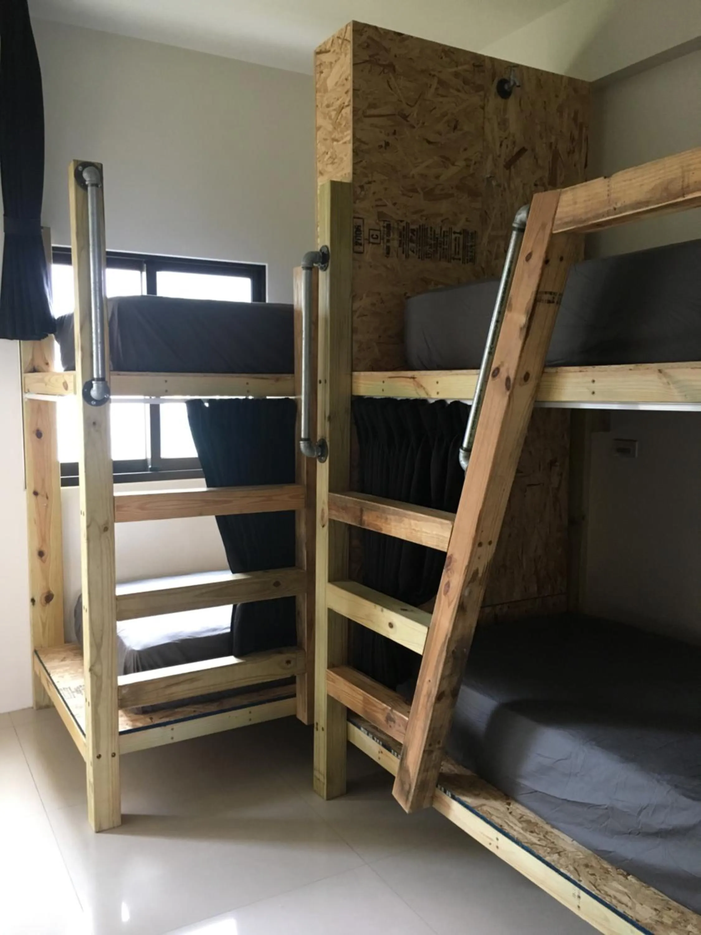bunk bed, Bed in Wave backpackers